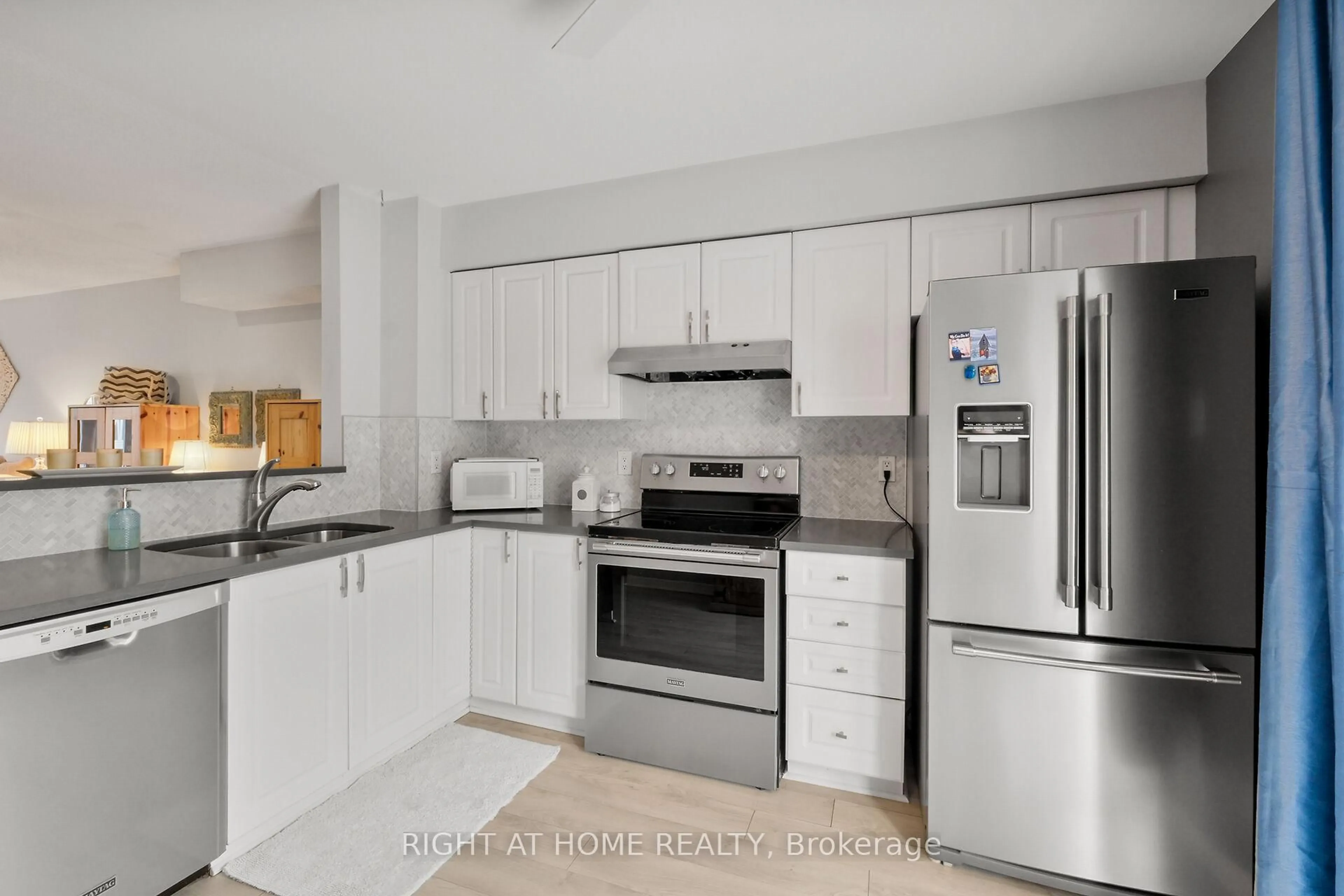 Standard kitchen, unknown for 7 Yorkville St, Ottawa Ontario K2C 4B6