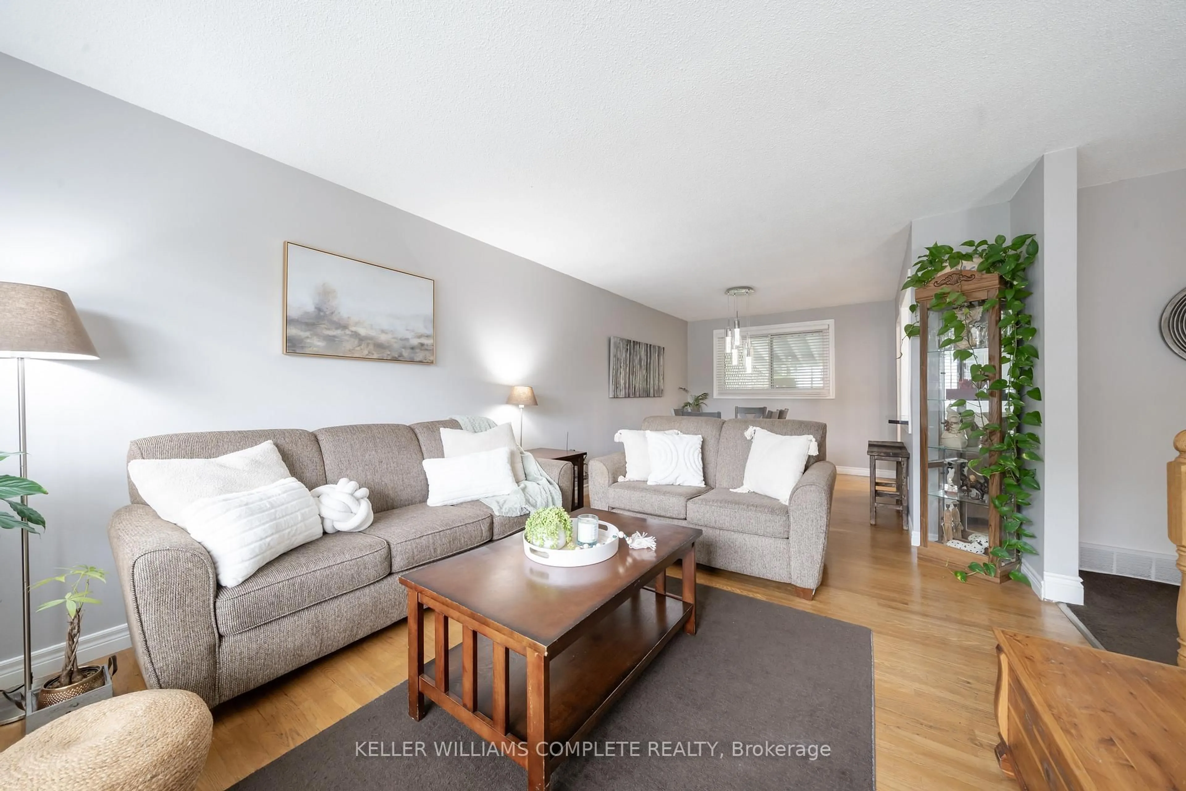 Living room with furniture, wood/laminate floor for 82 Bunker Hill Dr, Hamilton Ontario L8K 5X4