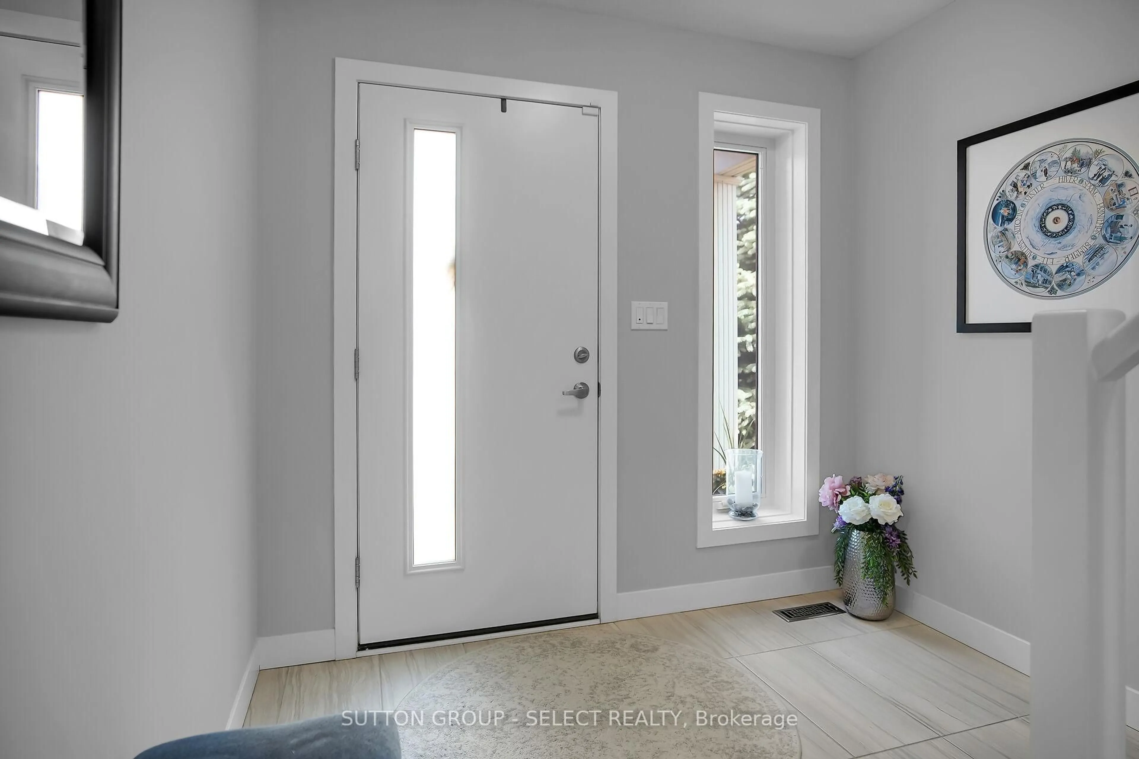 Indoor entryway for 798 Freeport St, London North Ontario N6G 0R6