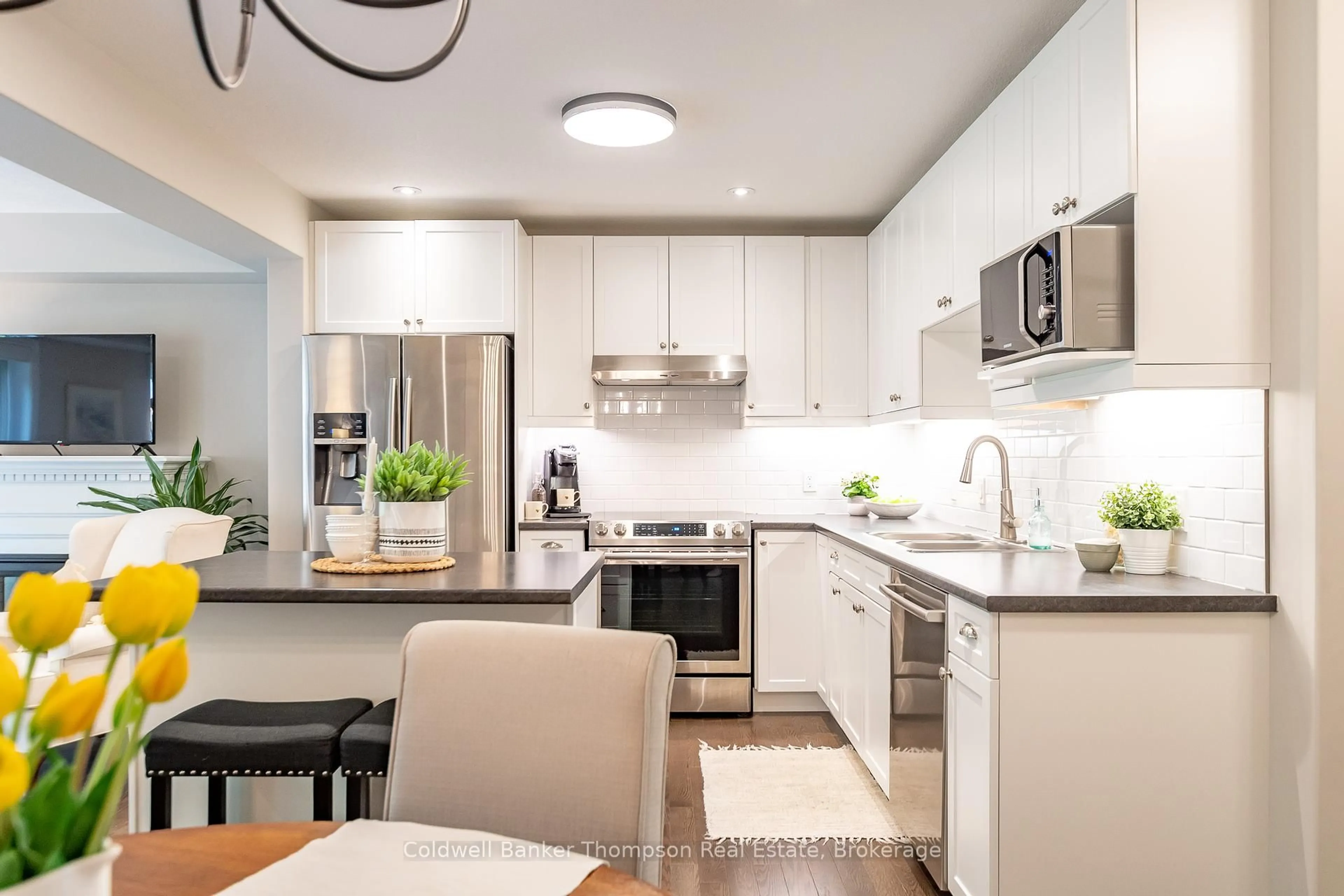 Open concept kitchen, ceramic/tile floor for 24 Spalding Cres, Huntsville Ontario P1H 1B7