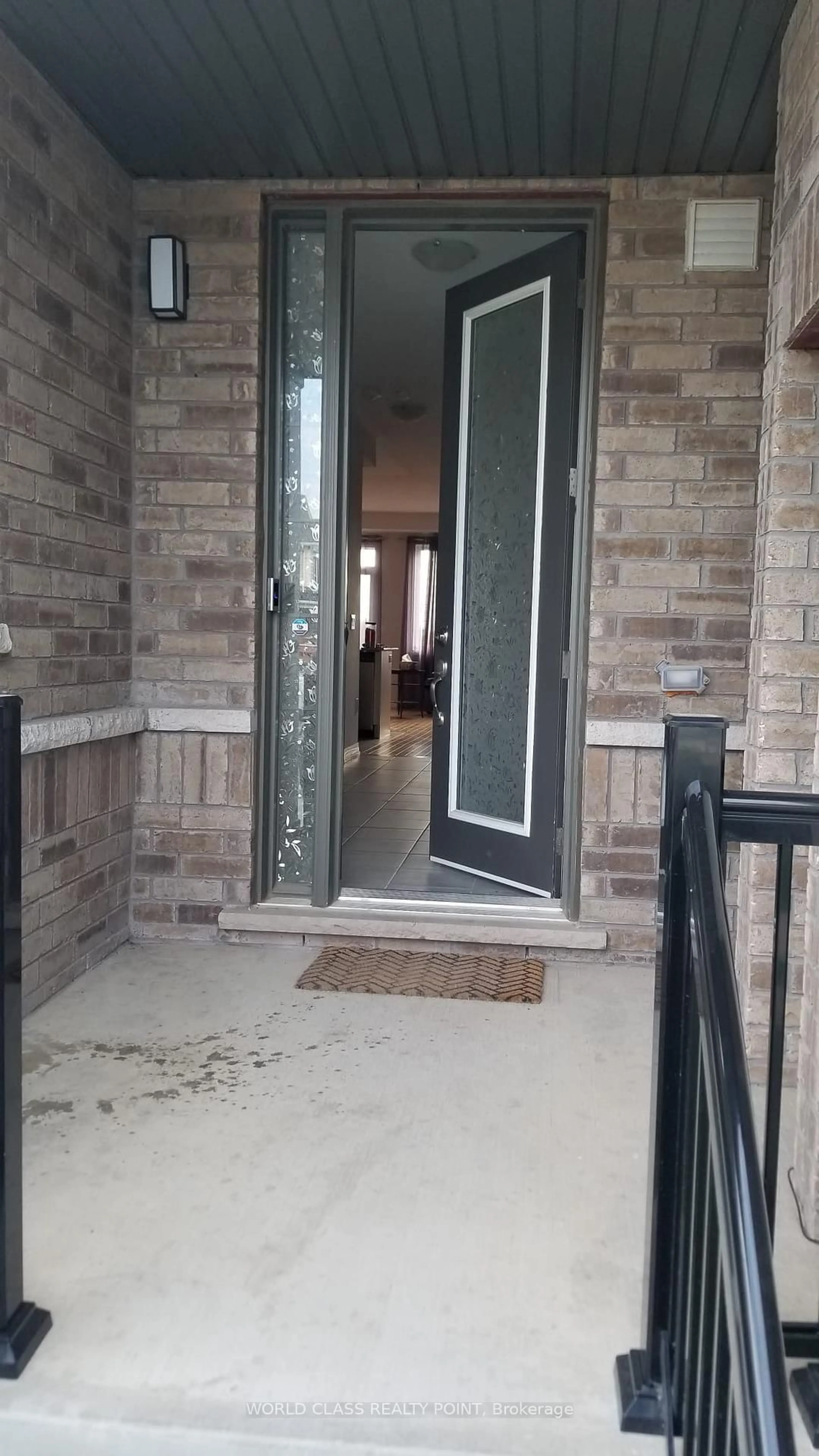Indoor entryway for 342 BISMARK Dr, Cambridge Ontario N1S 0C6