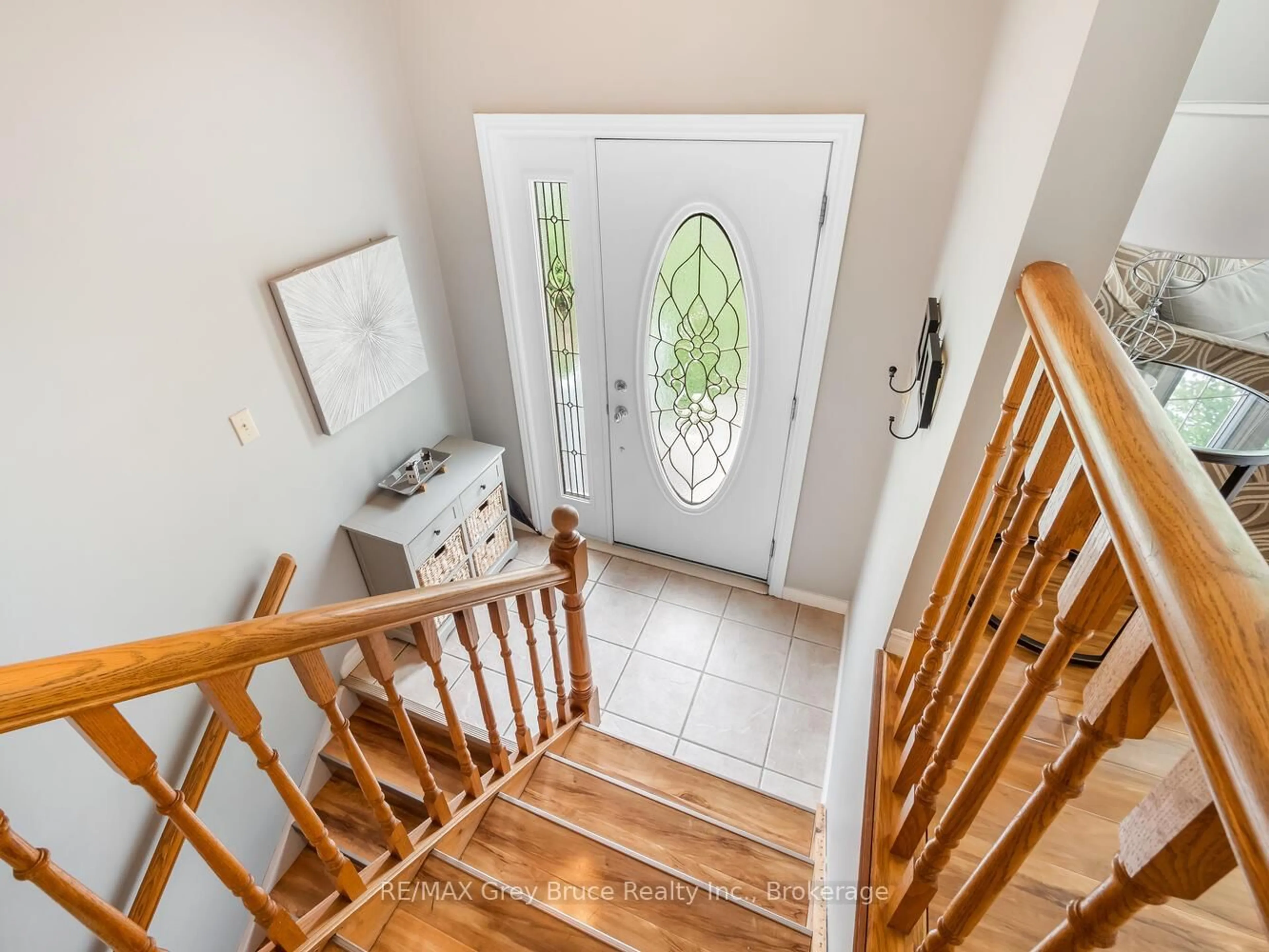 Indoor entryway for 770 27th St, Owen Sound Ontario N4K 4J8