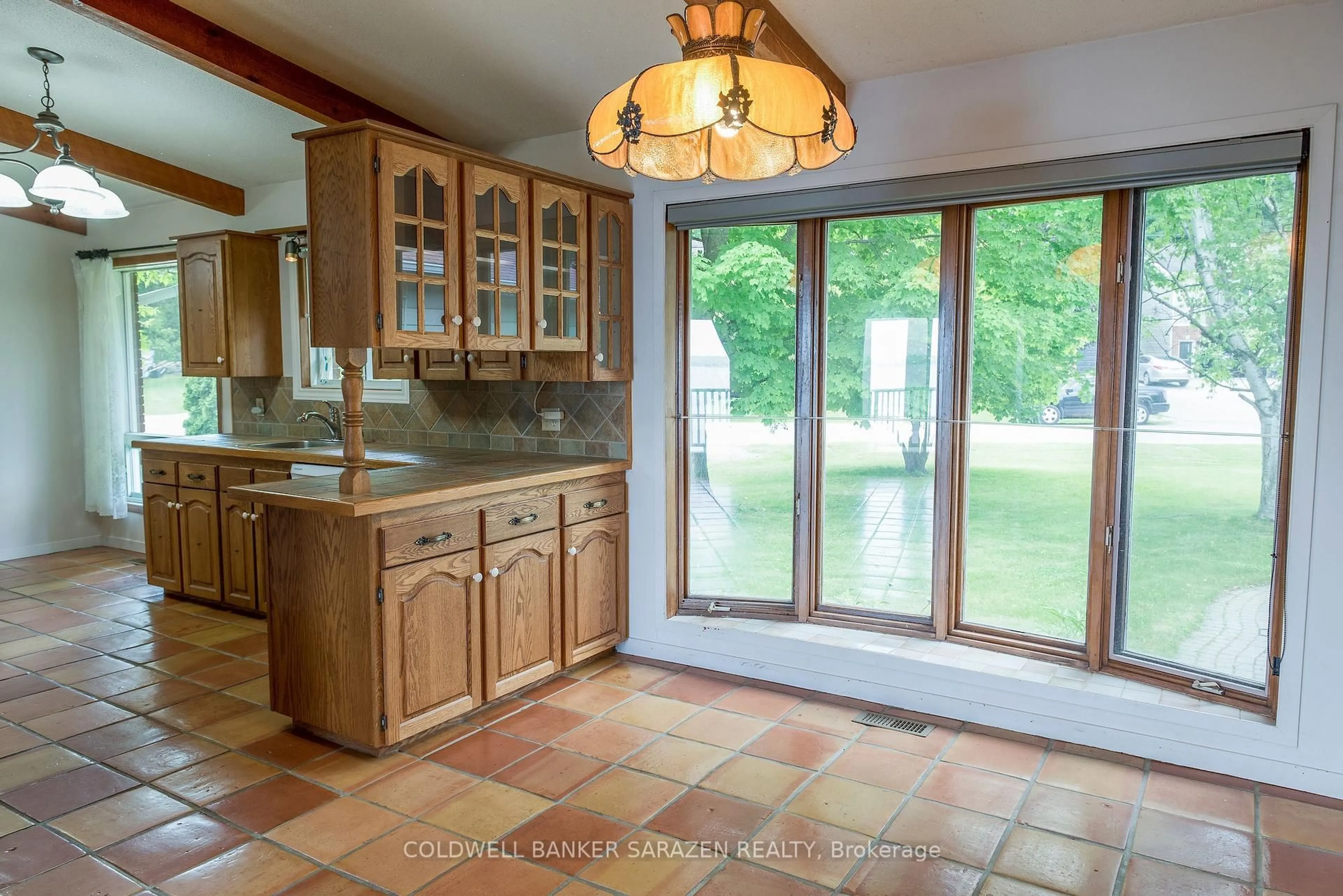 Open concept kitchen, ceramic/tile floor for 7 Robinson St, Arnprior Ontario K7S 3M4