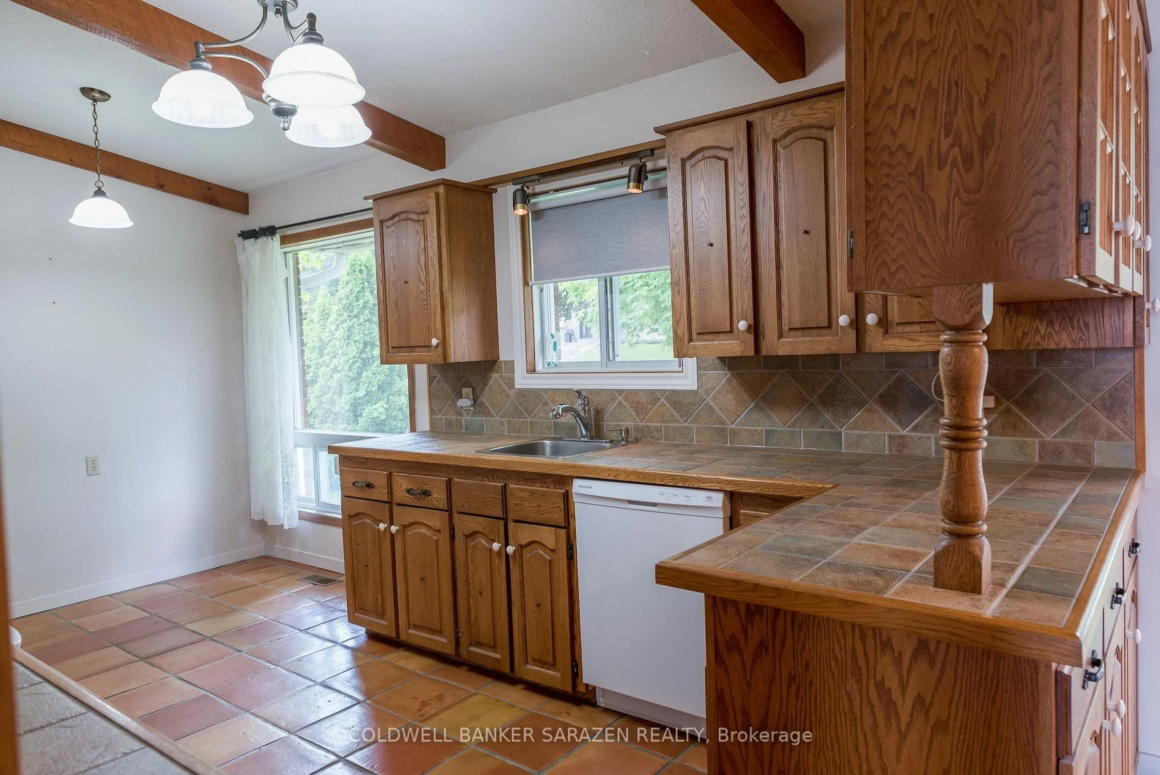 Standard kitchen, ceramic/tile floor for 7 Robinson St, Arnprior Ontario K7S 3M4