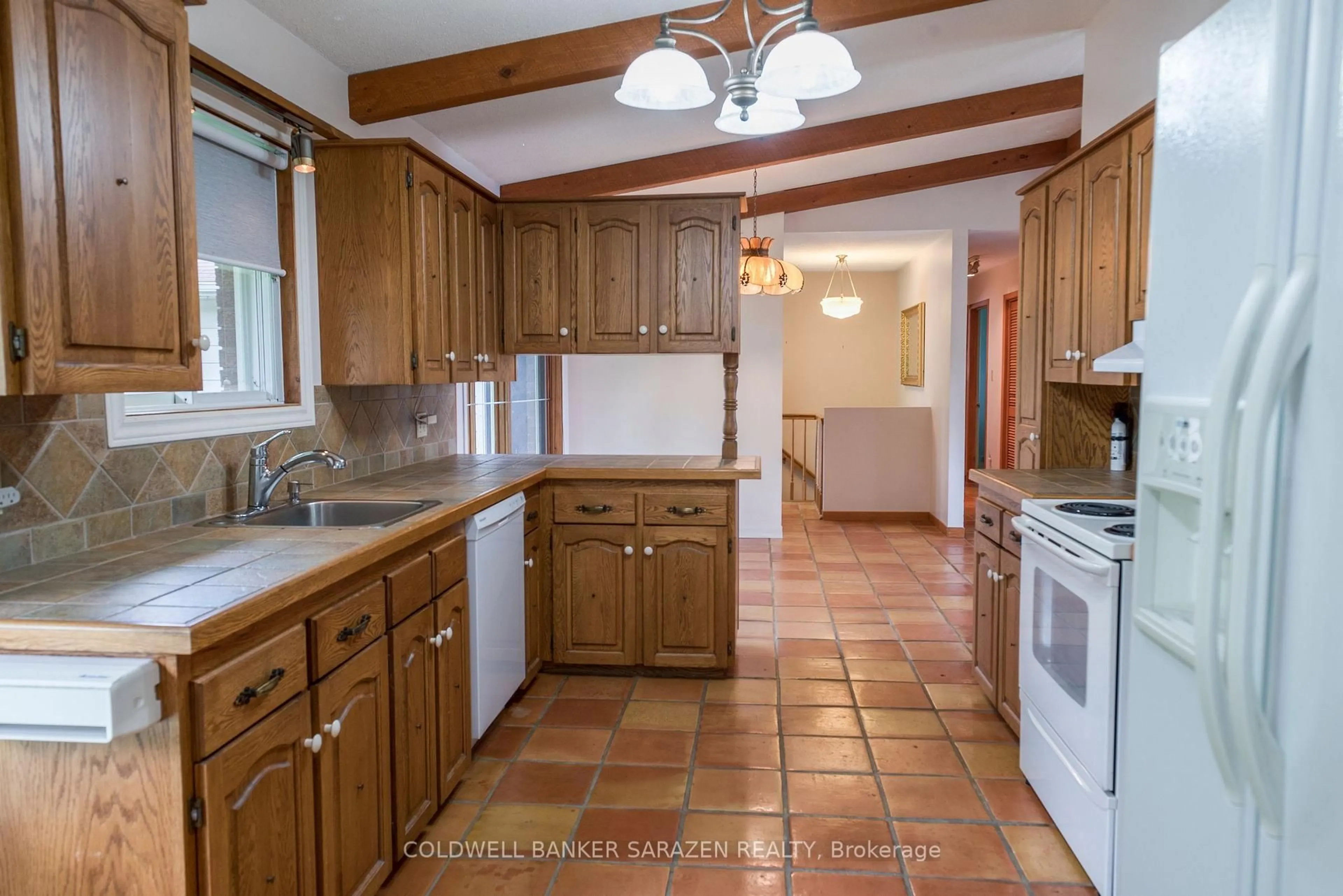 Standard kitchen, ceramic/tile floor for 7 Robinson St, Arnprior Ontario K7S 3M4
