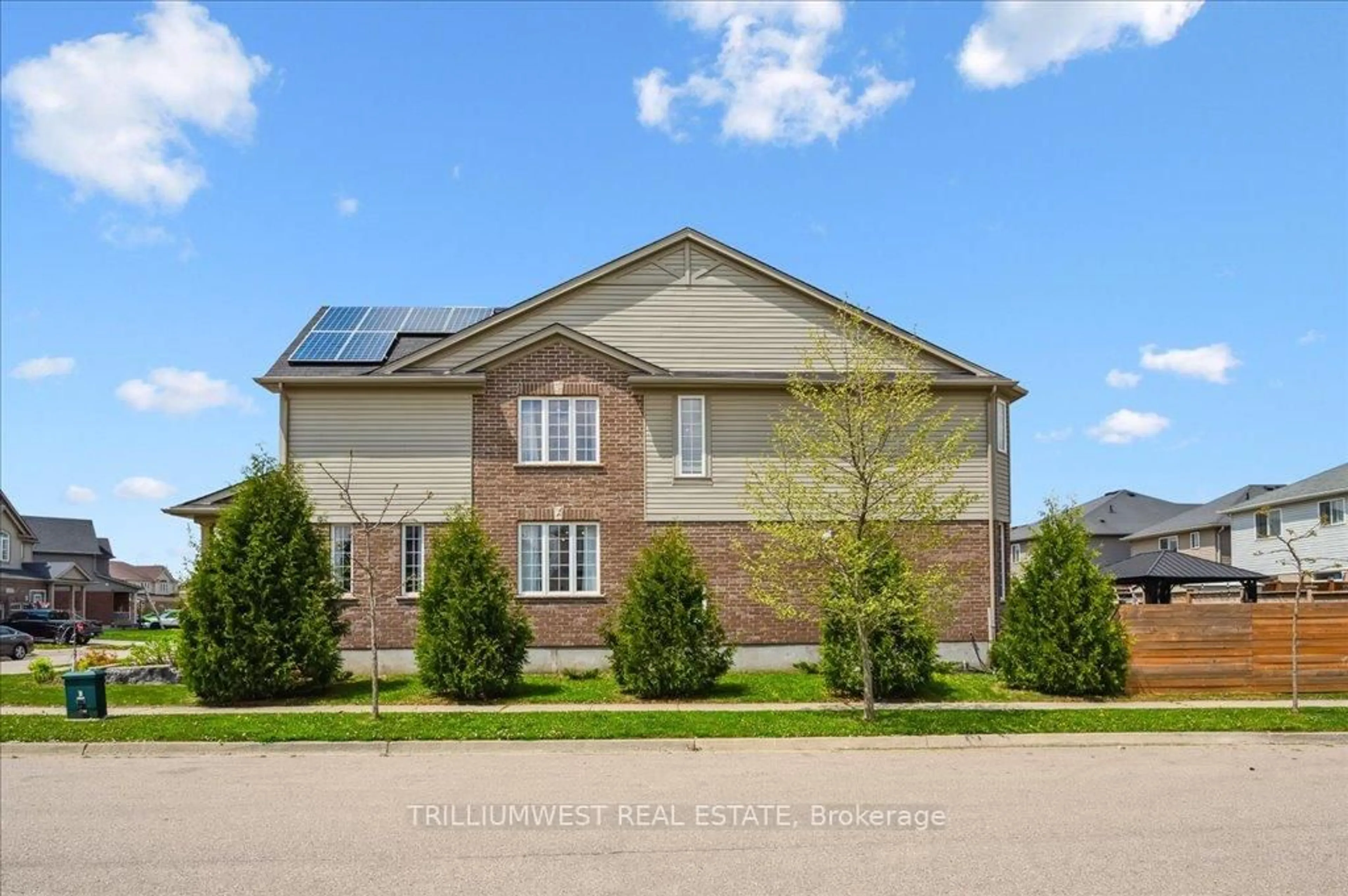 Home with brick exterior material, building for 389 Bamberg Cres, Waterloo Ontario N2T 0B5