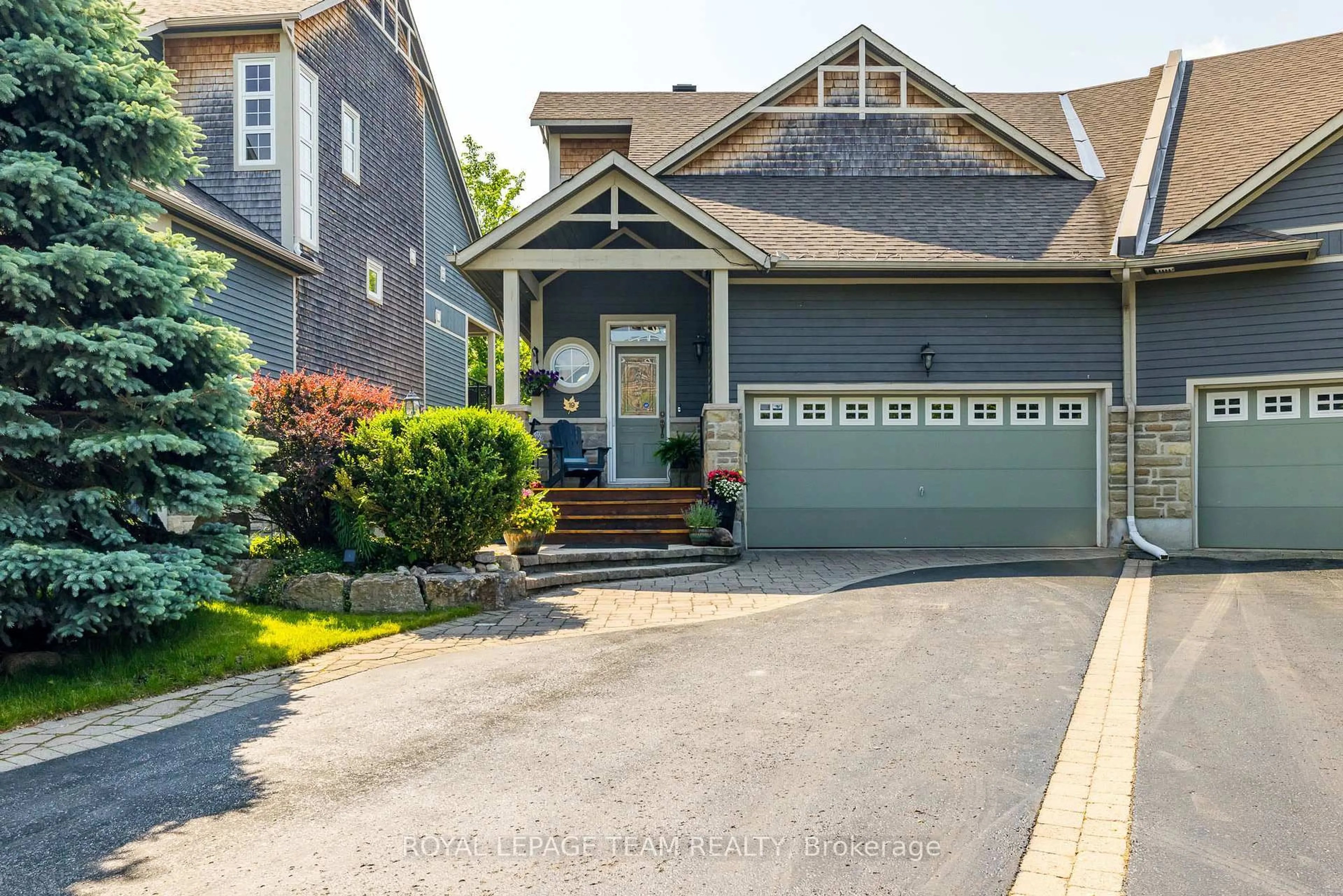 Home with vinyl exterior material, street for 19 Turtle Point Private, Kanata Ontario K2K 3P1