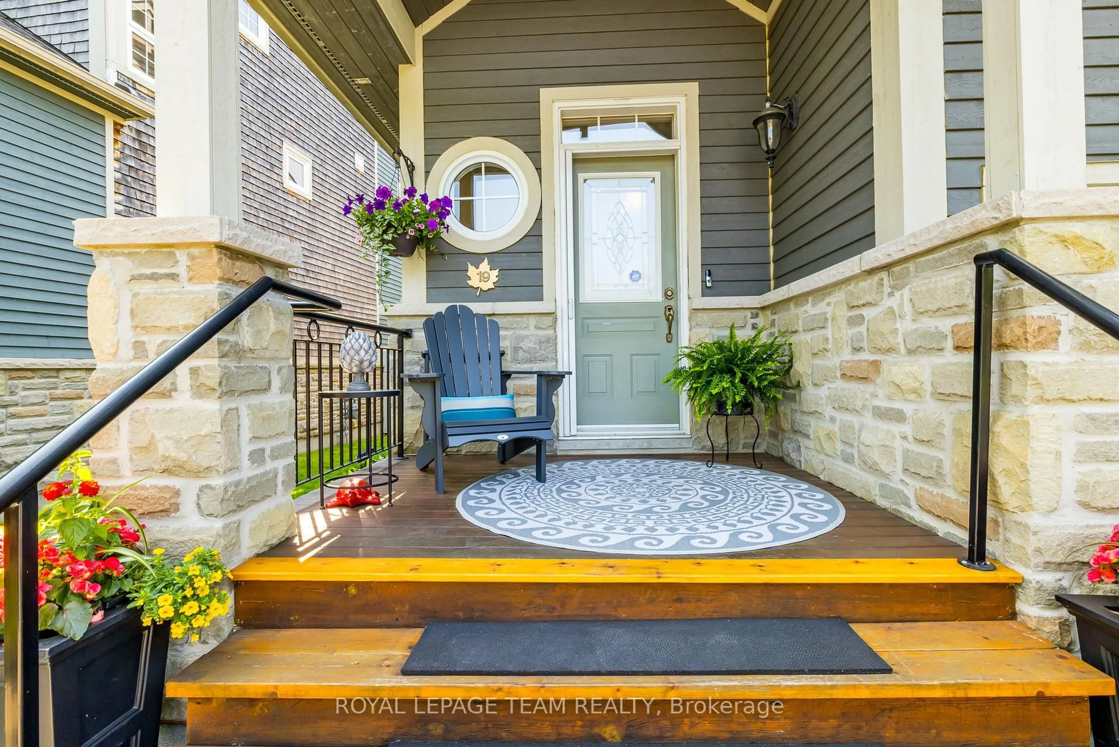 Indoor entryway for 19 Turtle Point Private, Kanata Ontario K2K 3P1