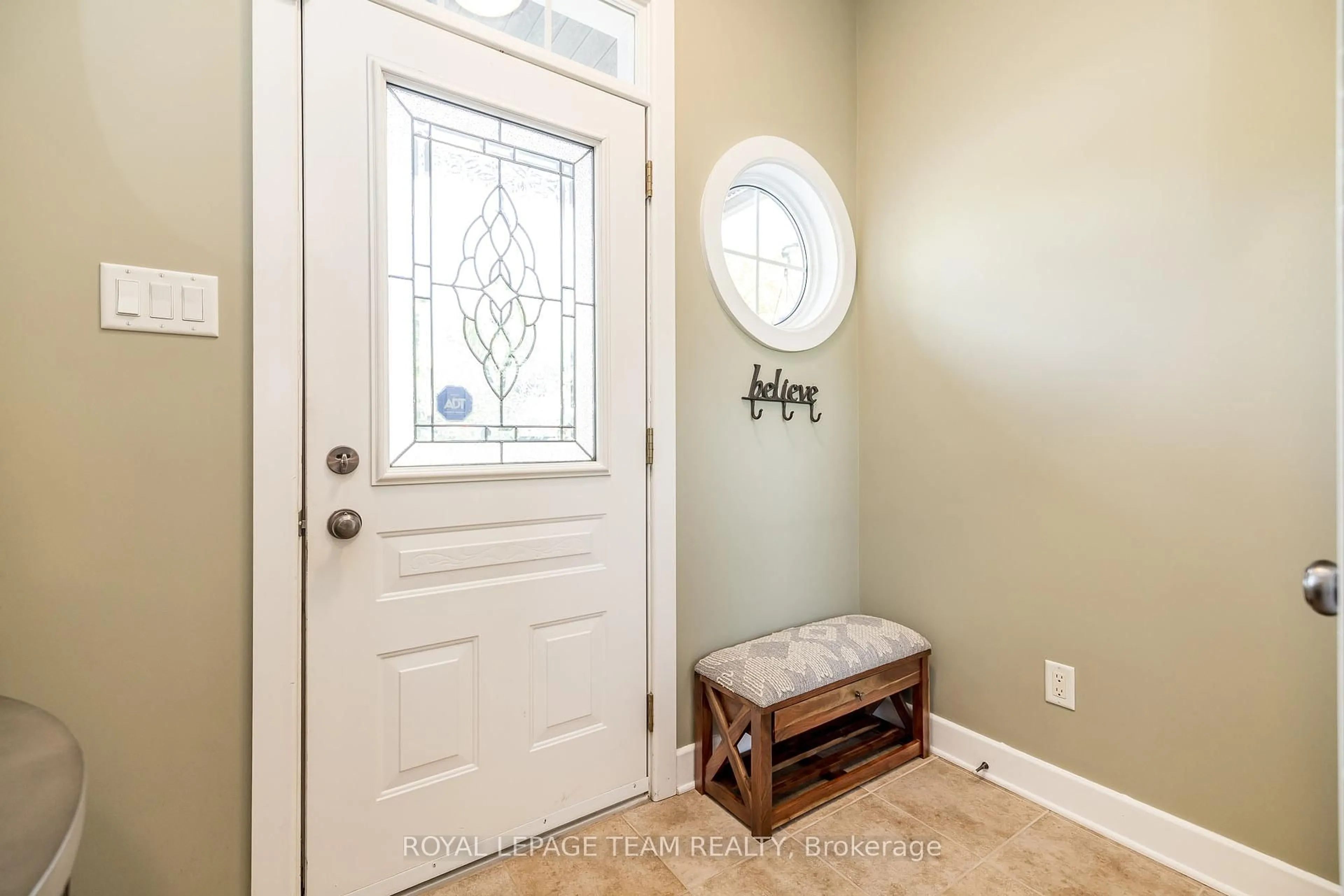 Indoor entryway for 19 Turtle Point Private, Kanata Ontario K2K 3P1