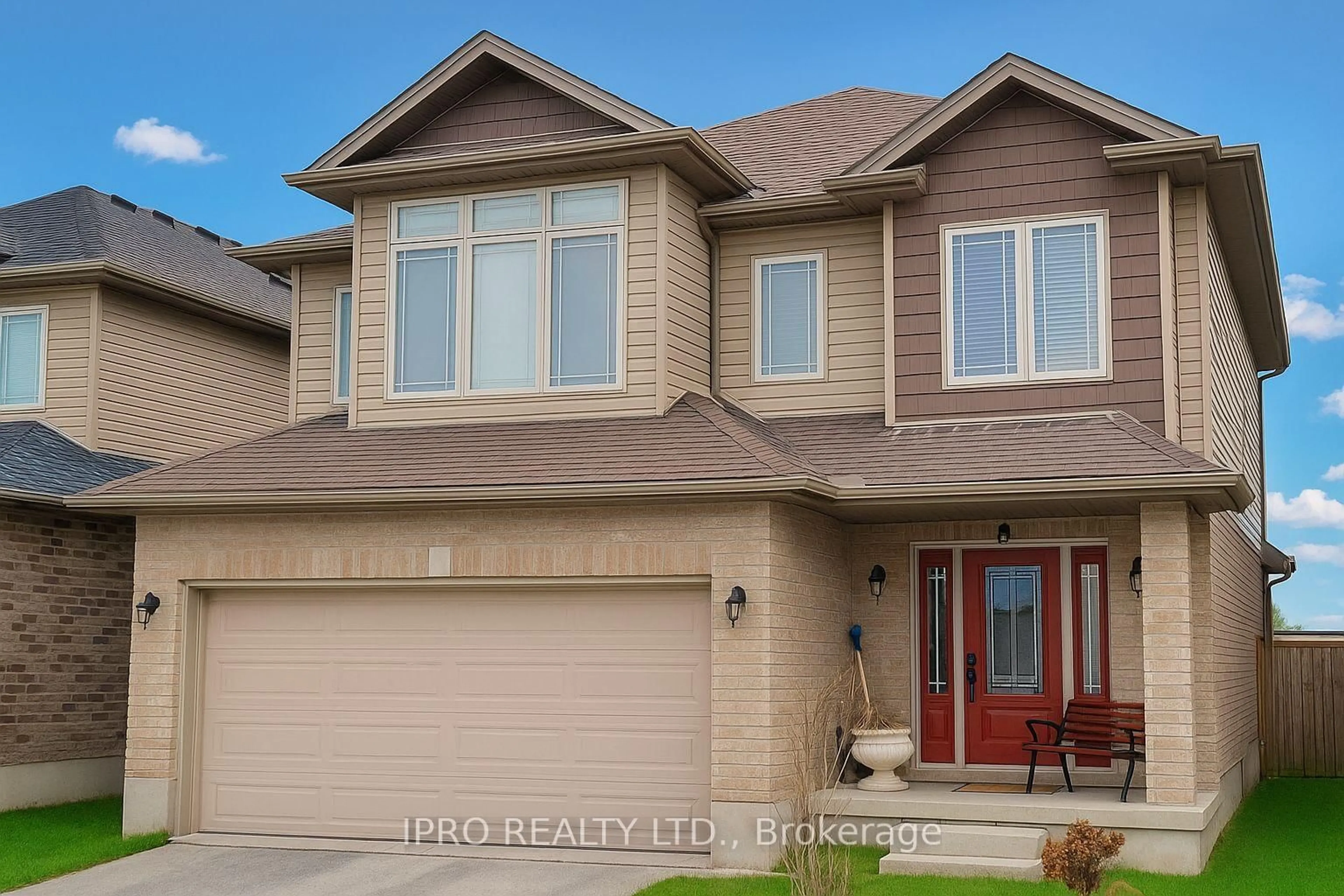 Home with vinyl exterior material, street for 4 Moffat Ave, Ingersoll Ontario N5C 0A7
