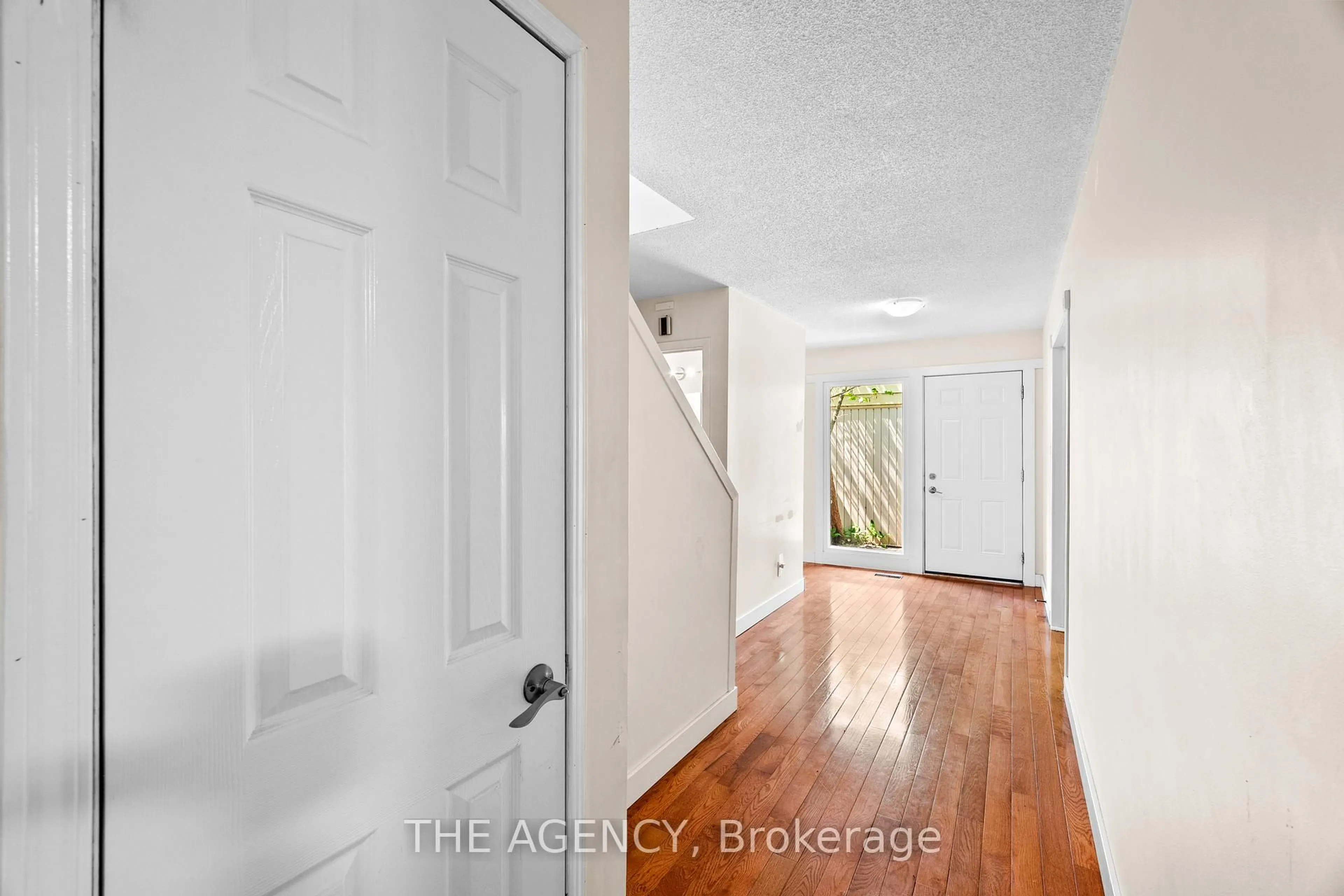 Indoor entryway for 27 WILSONVIEW Ave, Guelph Ontario N1G 2W5