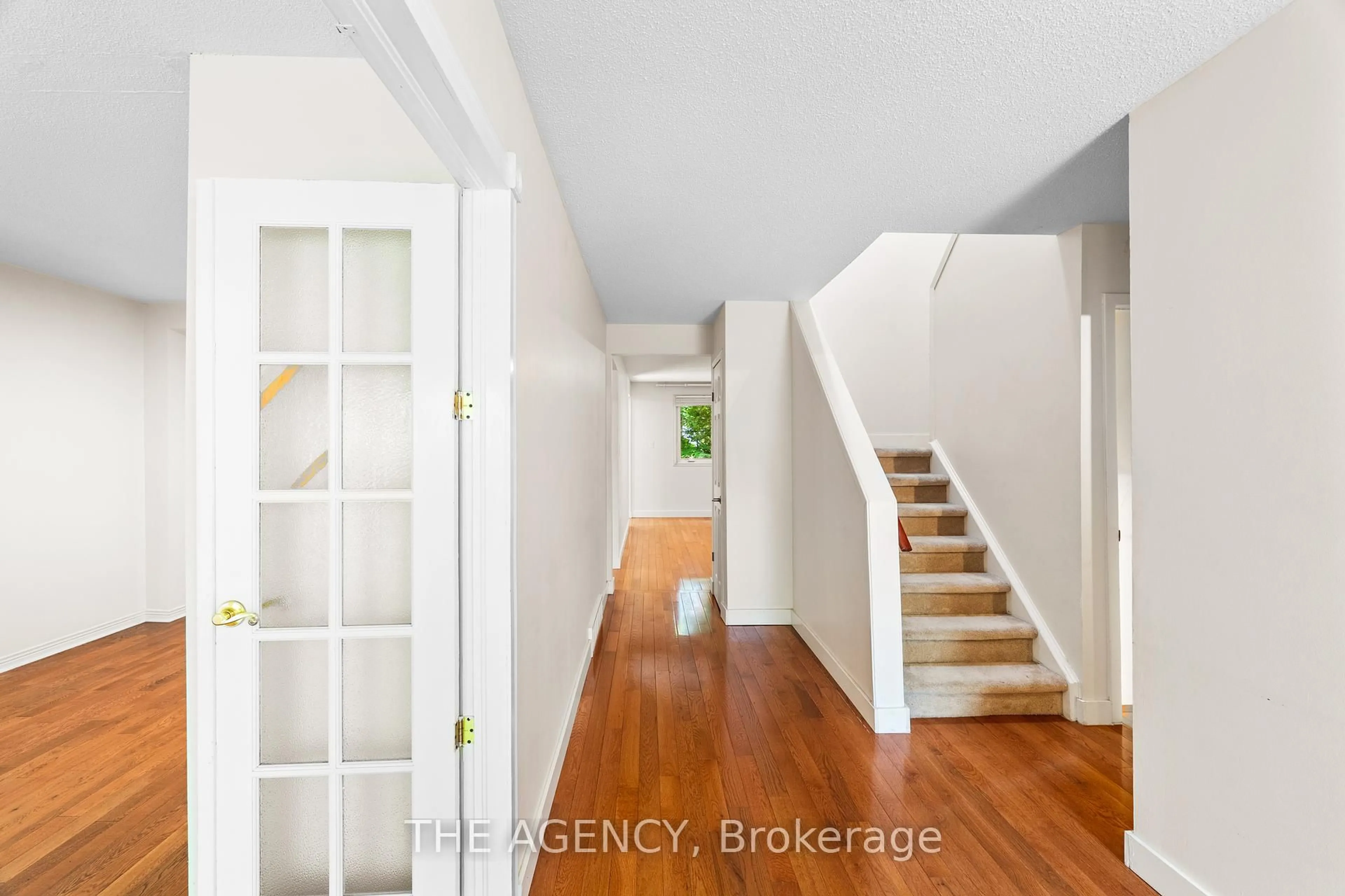 Indoor entryway for 27 WILSONVIEW Ave, Guelph Ontario N1G 2W5