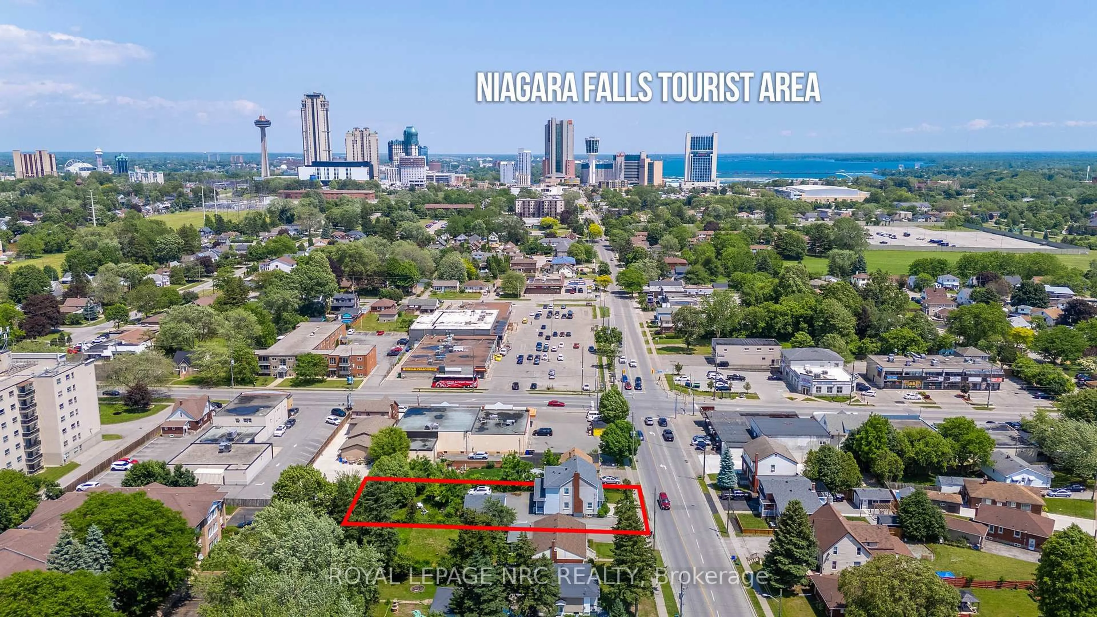 A pic from outside/outdoor area/front of a property/back of a property/a pic from drone, city buildings view from balcony for 6257 Dunn St, Niagara Falls Ontario L2G 2P6
