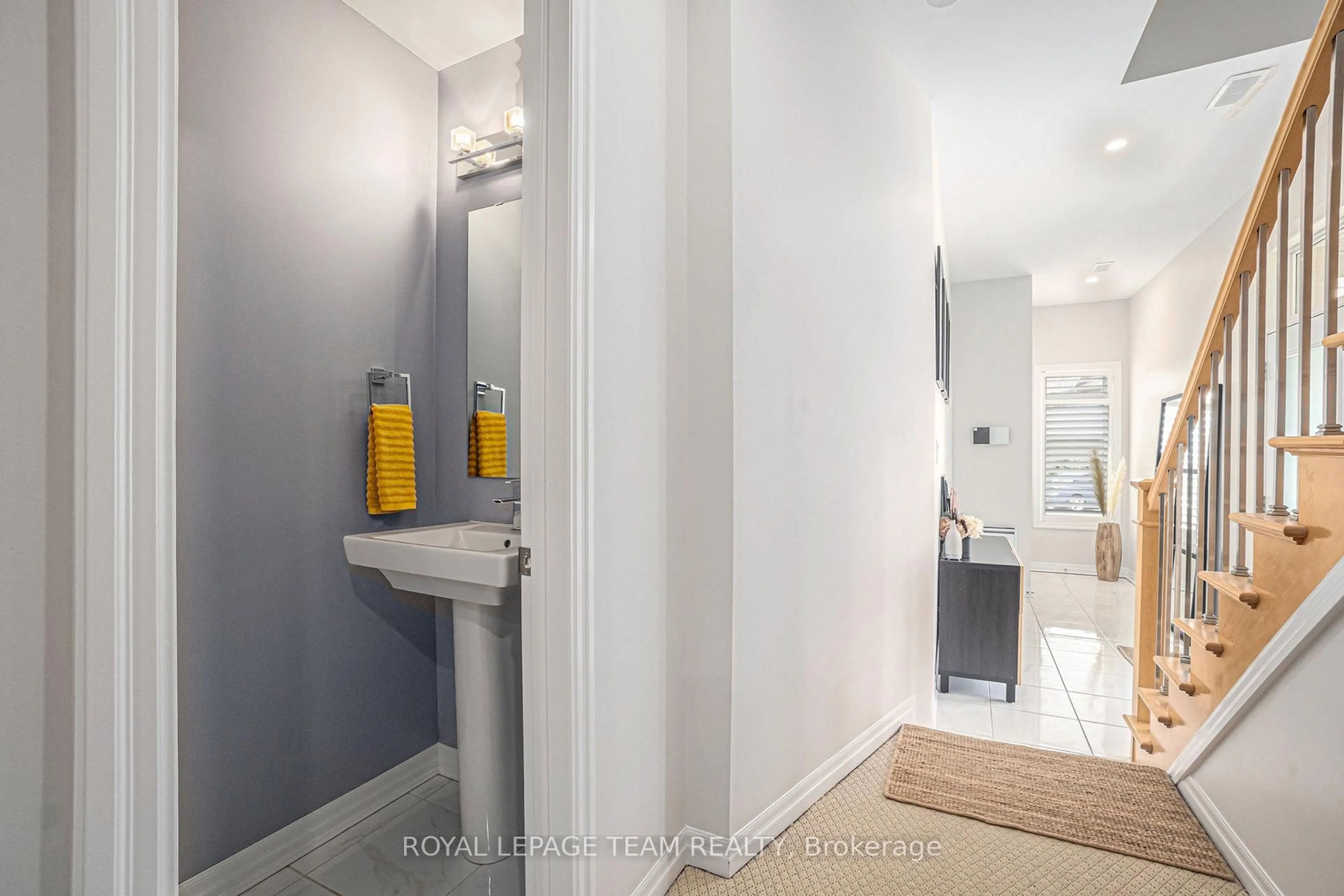 Standard bathroom, unknown for 100 Lionel Private, Ottawa Ontario K4A 0X1
