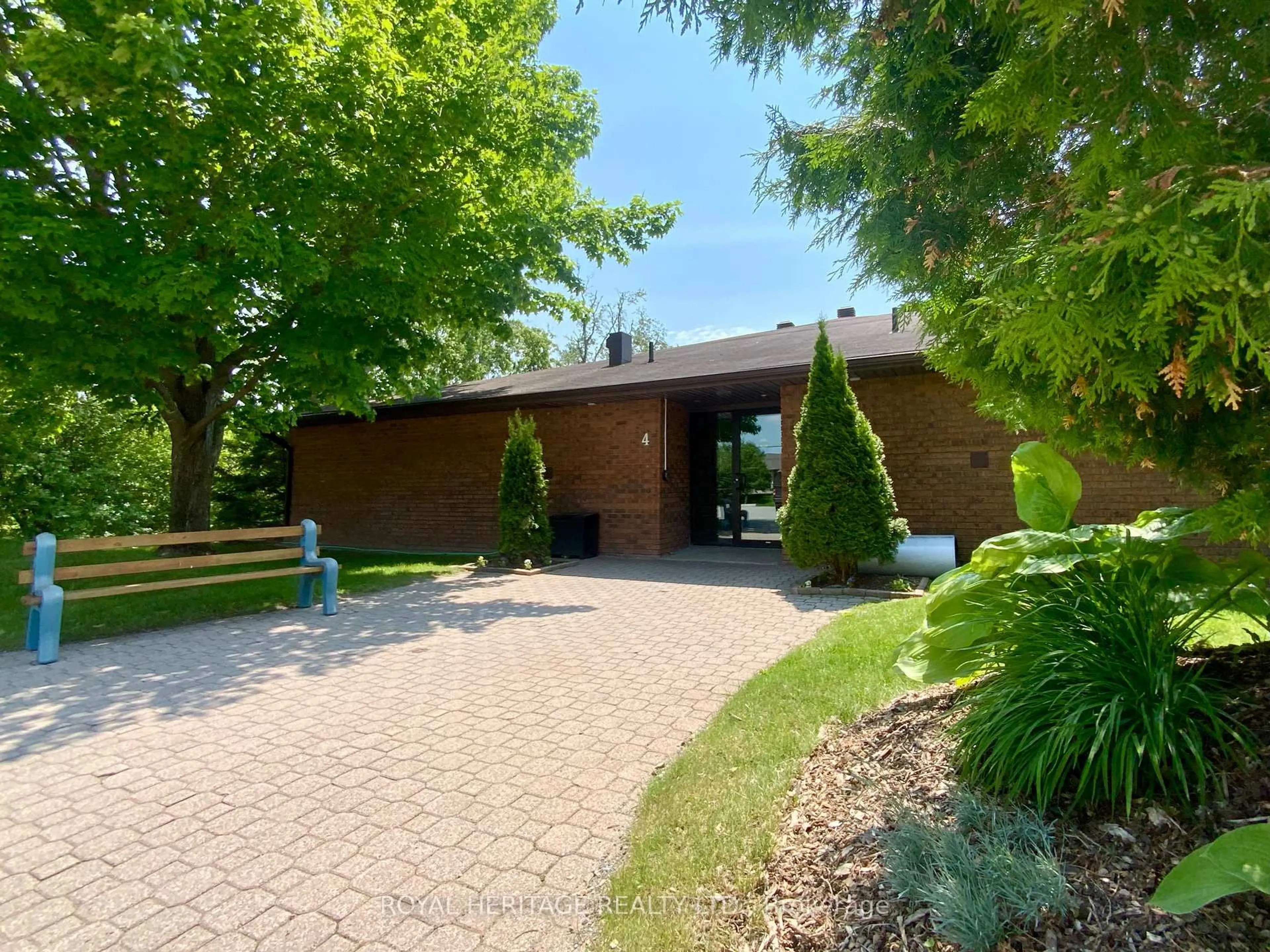 Unknown for 200 East St #405, Kawartha Lakes Ontario K0M 1A0