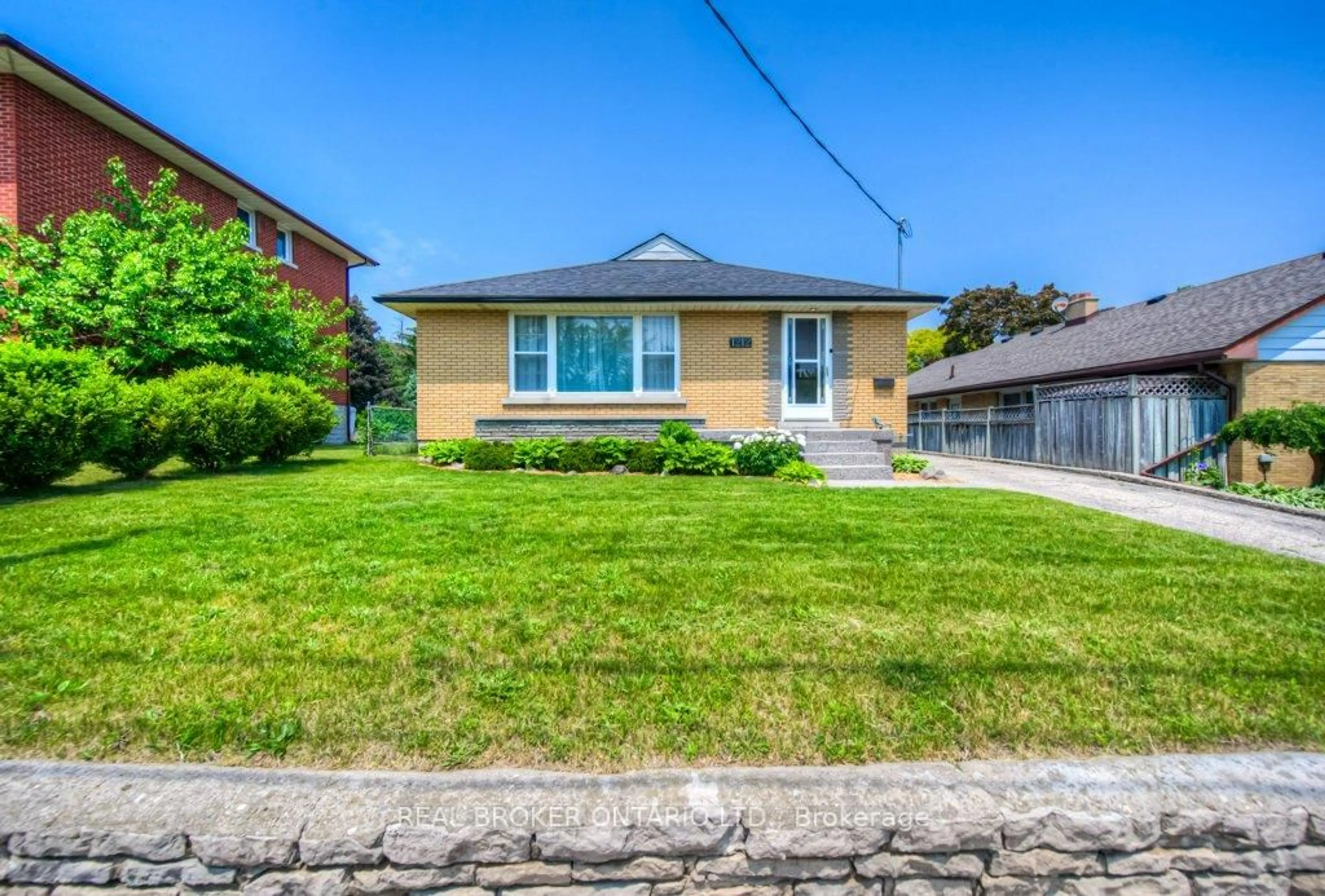 Home with brick exterior material, street for 1212 Queen's Blvd, Kitchener Ontario N2M 1C3