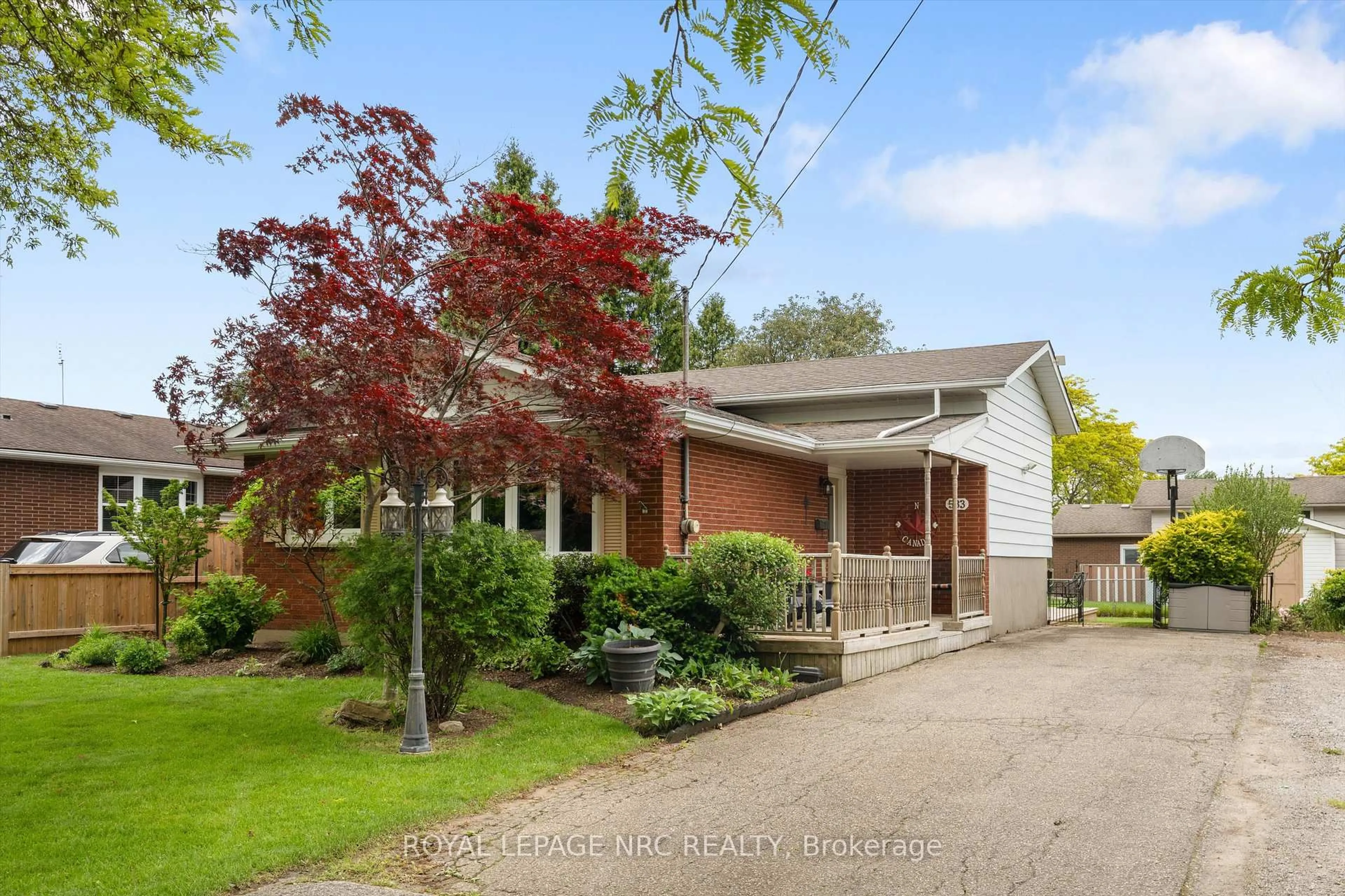 Home with brick exterior material, street for 533 Vine St, St. Catharines Ontario L2M 3T5
