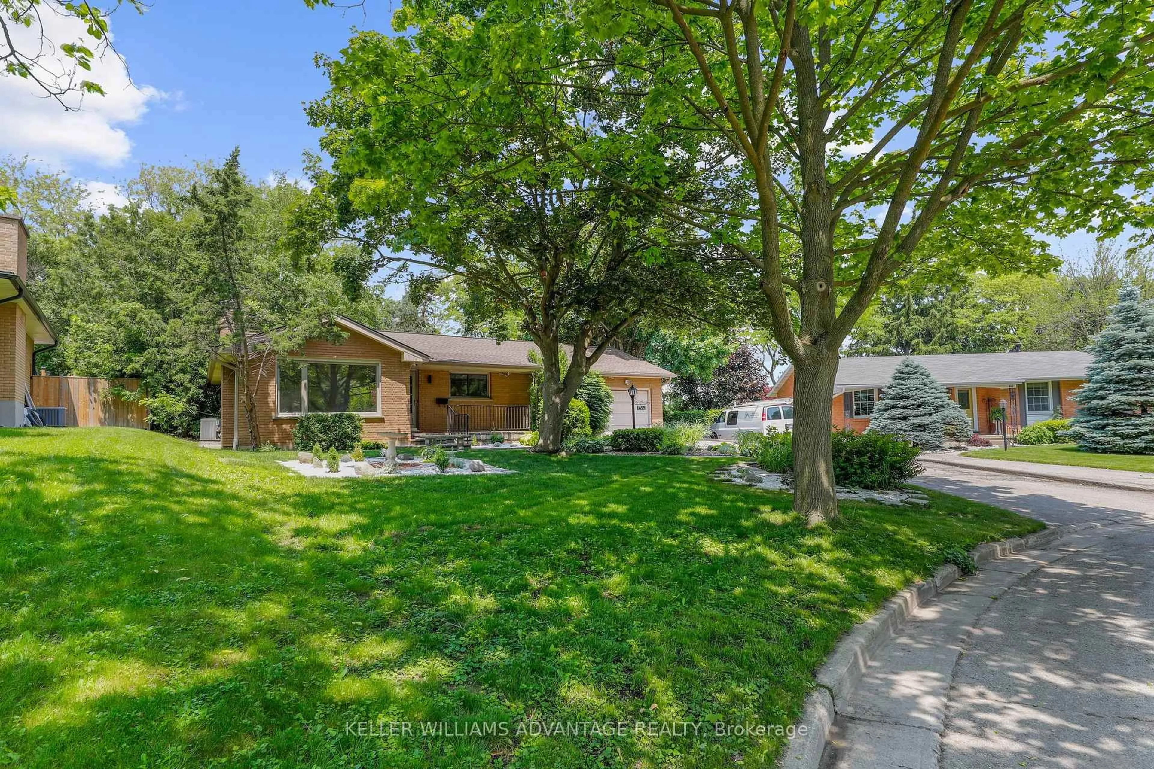 A pic from outside/outdoor area/front of a property/back of a property/a pic from drone, street for 458 Three Valleys Cres, London South Ontario N5Z 3E7