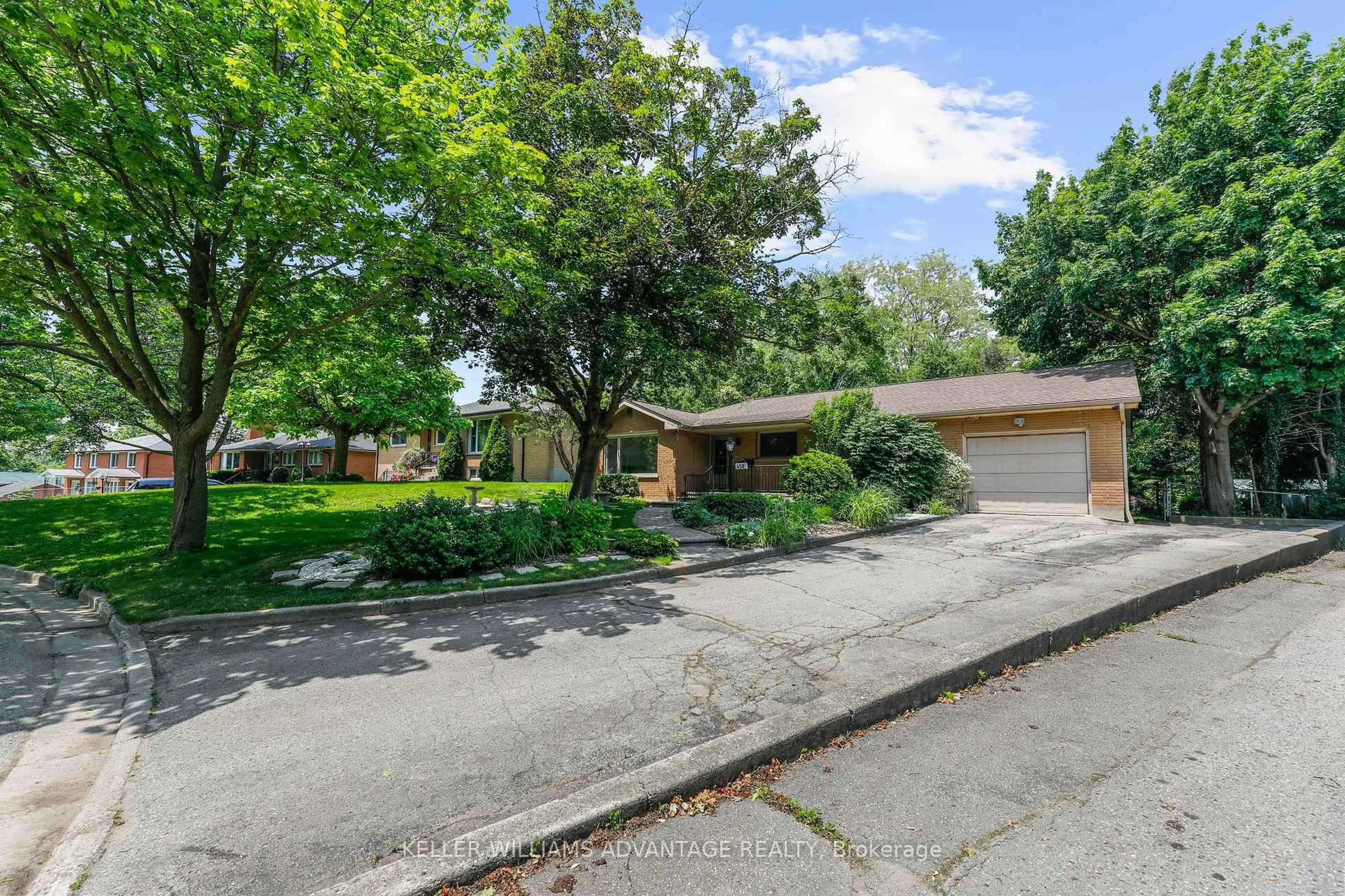 A pic from outside/outdoor area/front of a property/back of a property/a pic from drone, street for 458 Three Valleys Cres, London South Ontario N5Z 3E7