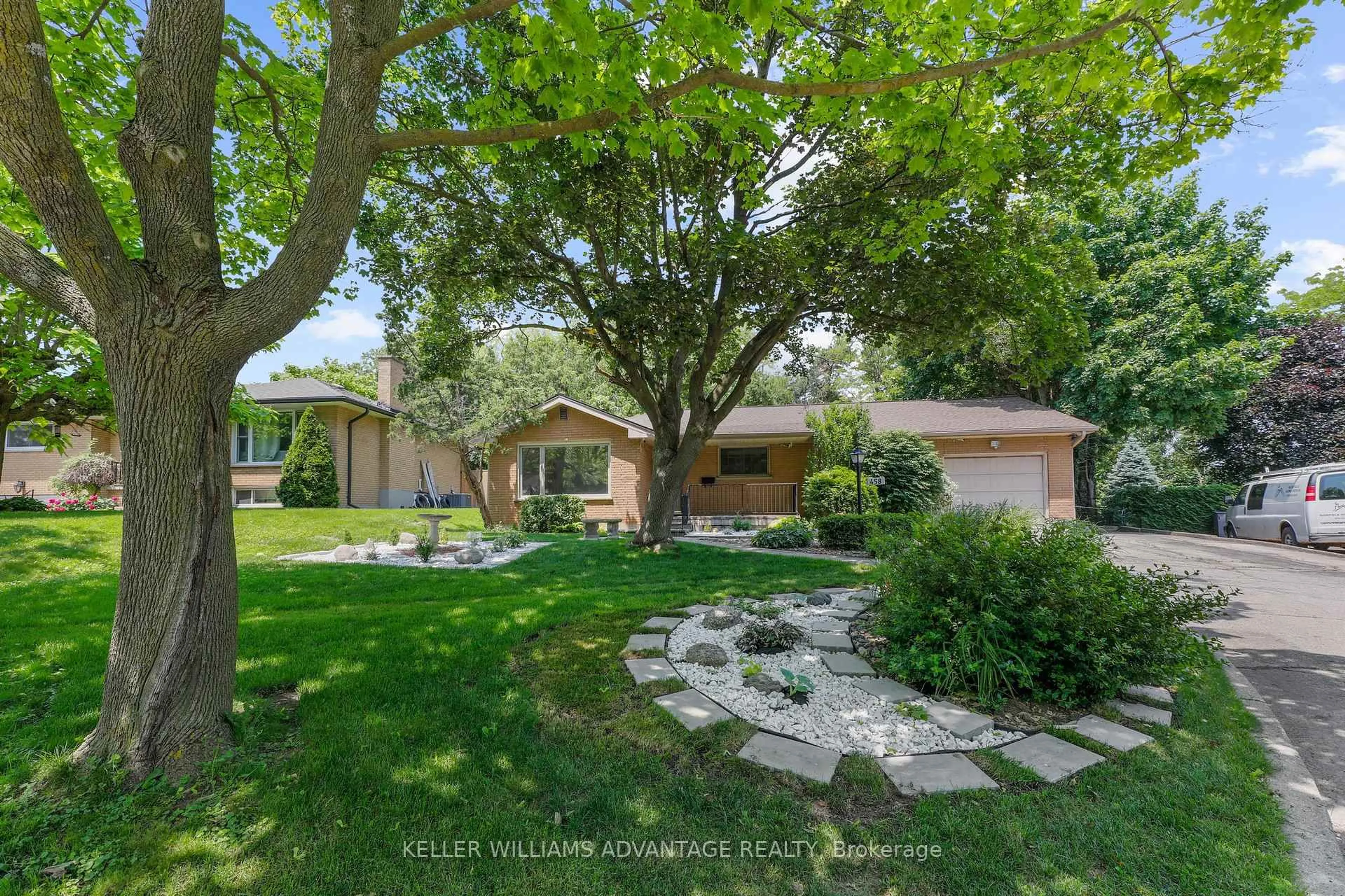 A pic from outside/outdoor area/front of a property/back of a property/a pic from drone, street for 458 Three Valleys Cres, London South Ontario N5Z 3E7