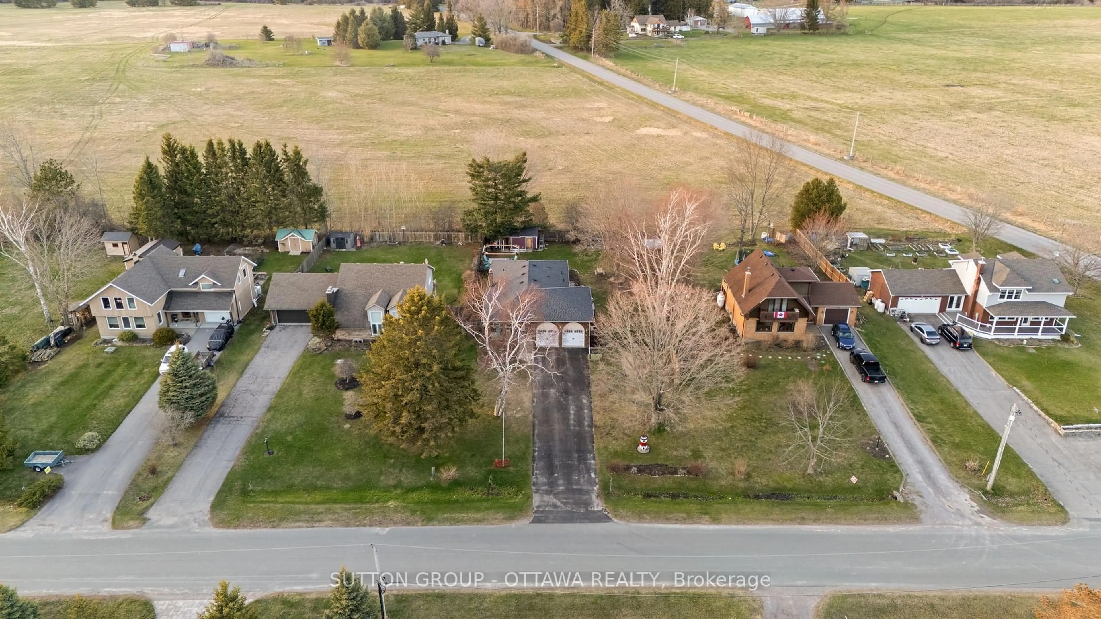 A pic from outside/outdoor area/front of a property/back of a property/a pic from drone, street for 168 North Shore Rd, Alnwick/Haldimand Ontario K0K 2G0