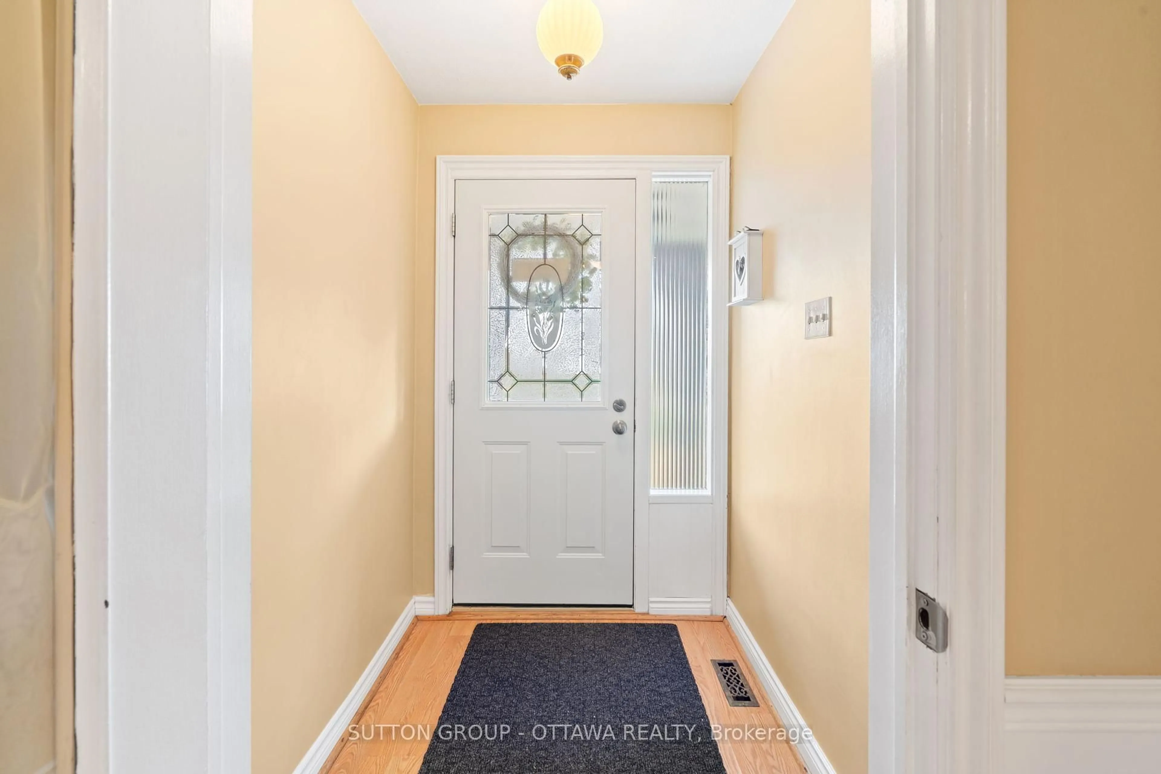 Indoor entryway for 168 North Shore Rd, Alnwick/Haldimand Ontario K0K 2G0
