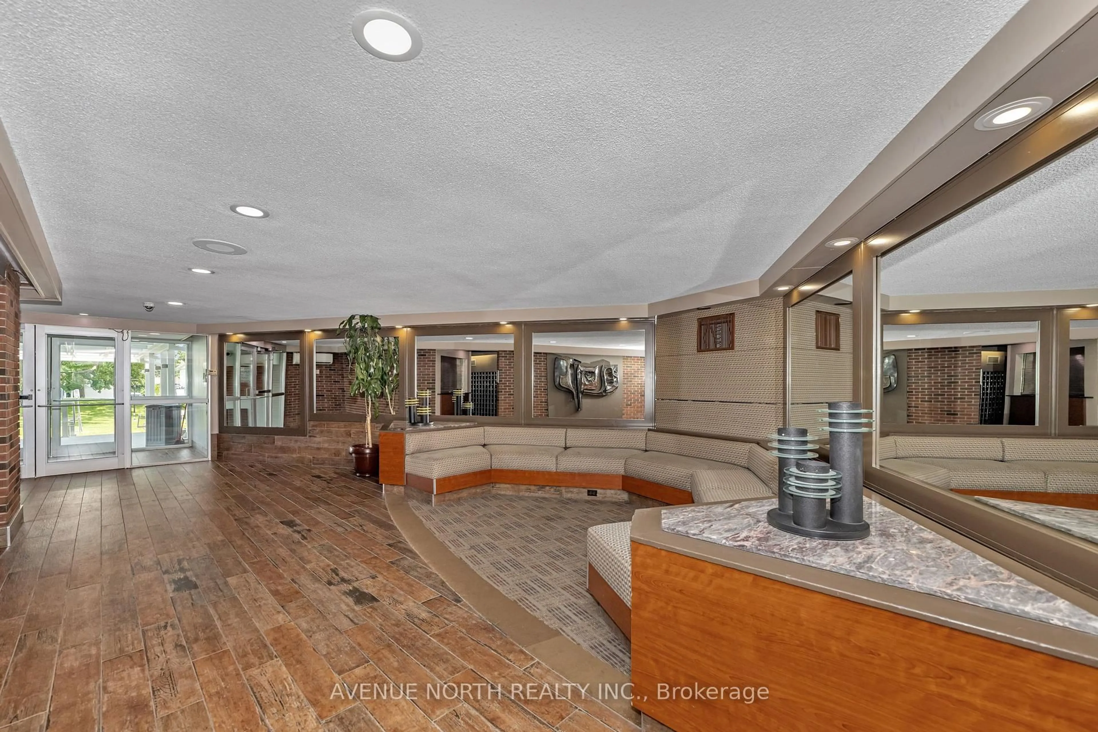 Indoor foyer for 20 Chesterton Dr #111, Ottawa Ontario K2E 6Z7