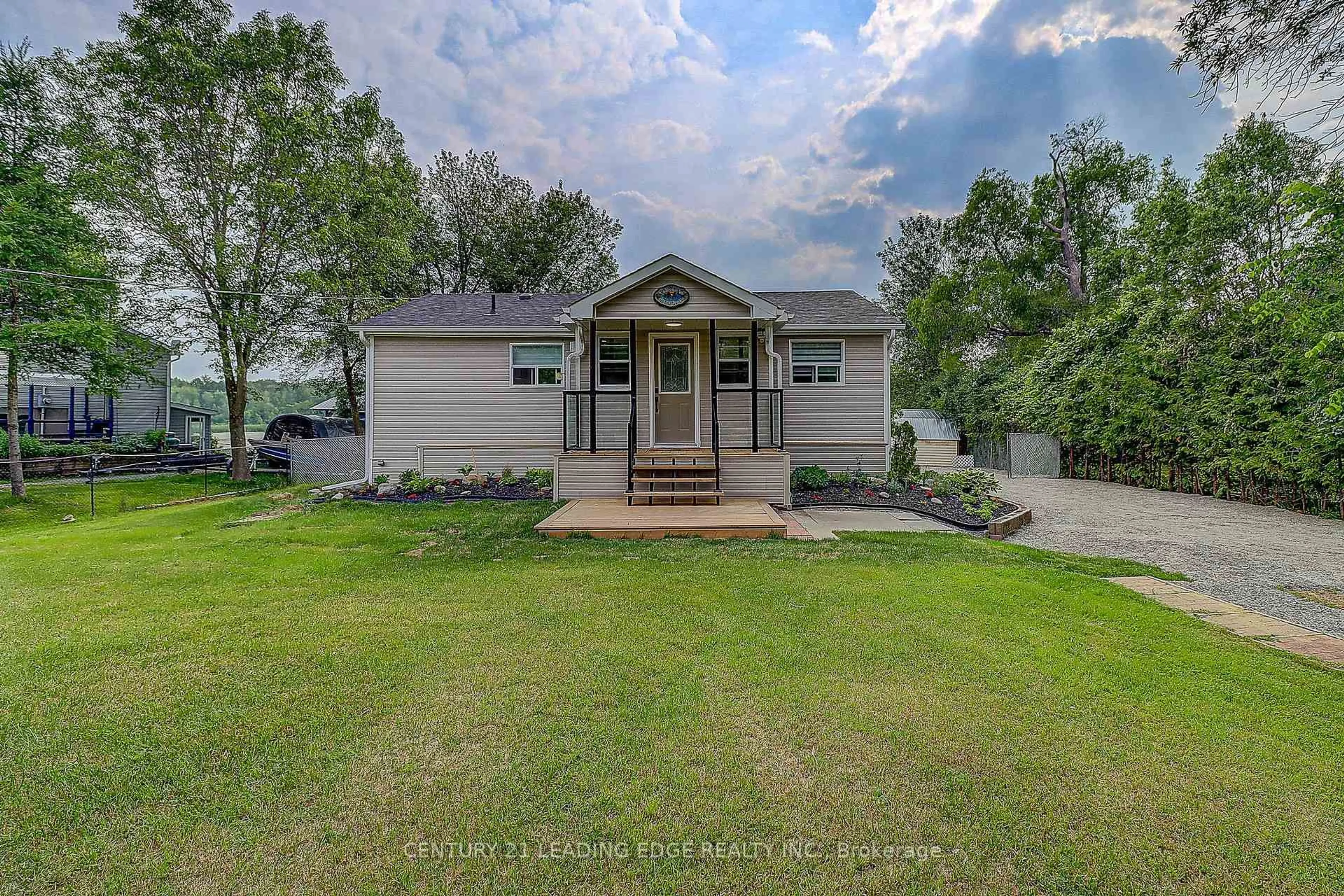 A pic from outside/outdoor area/front of a property/back of a property/a pic from drone, unknown for 2029 Selwyn Shores Dr, Selwyn Ontario K0L 2H0