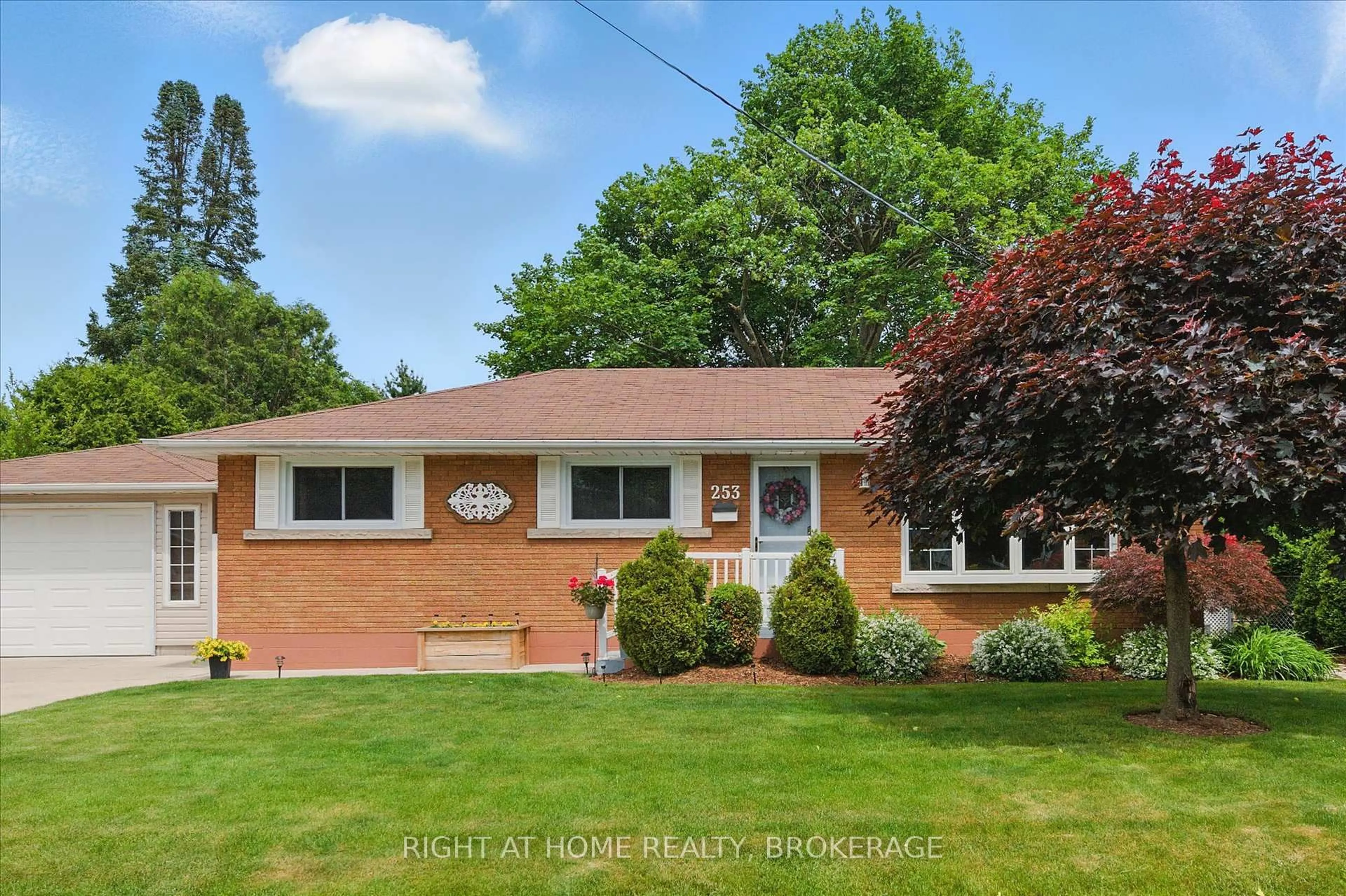 Home with brick exterior material, street for 253 Nakoma Rd, Hamilton Ontario L9G 1S8