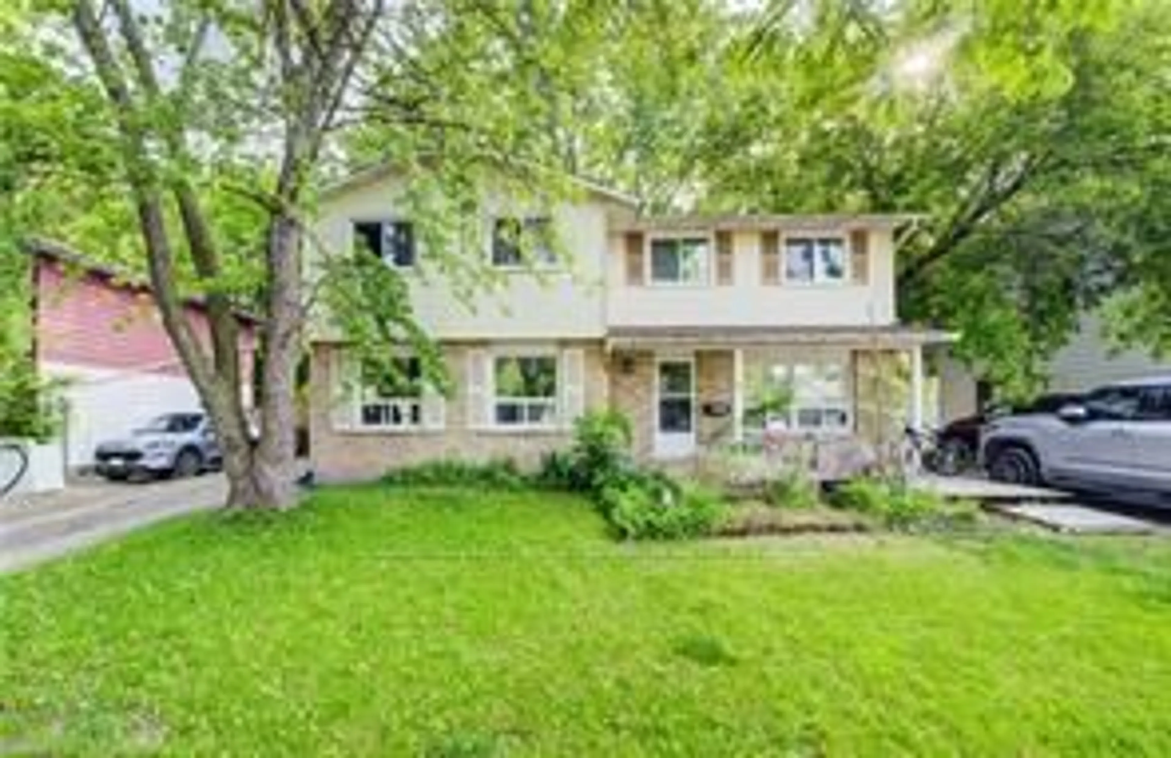 Unknown for 28 Amos Ave, Waterloo Ontario N2L 5G3