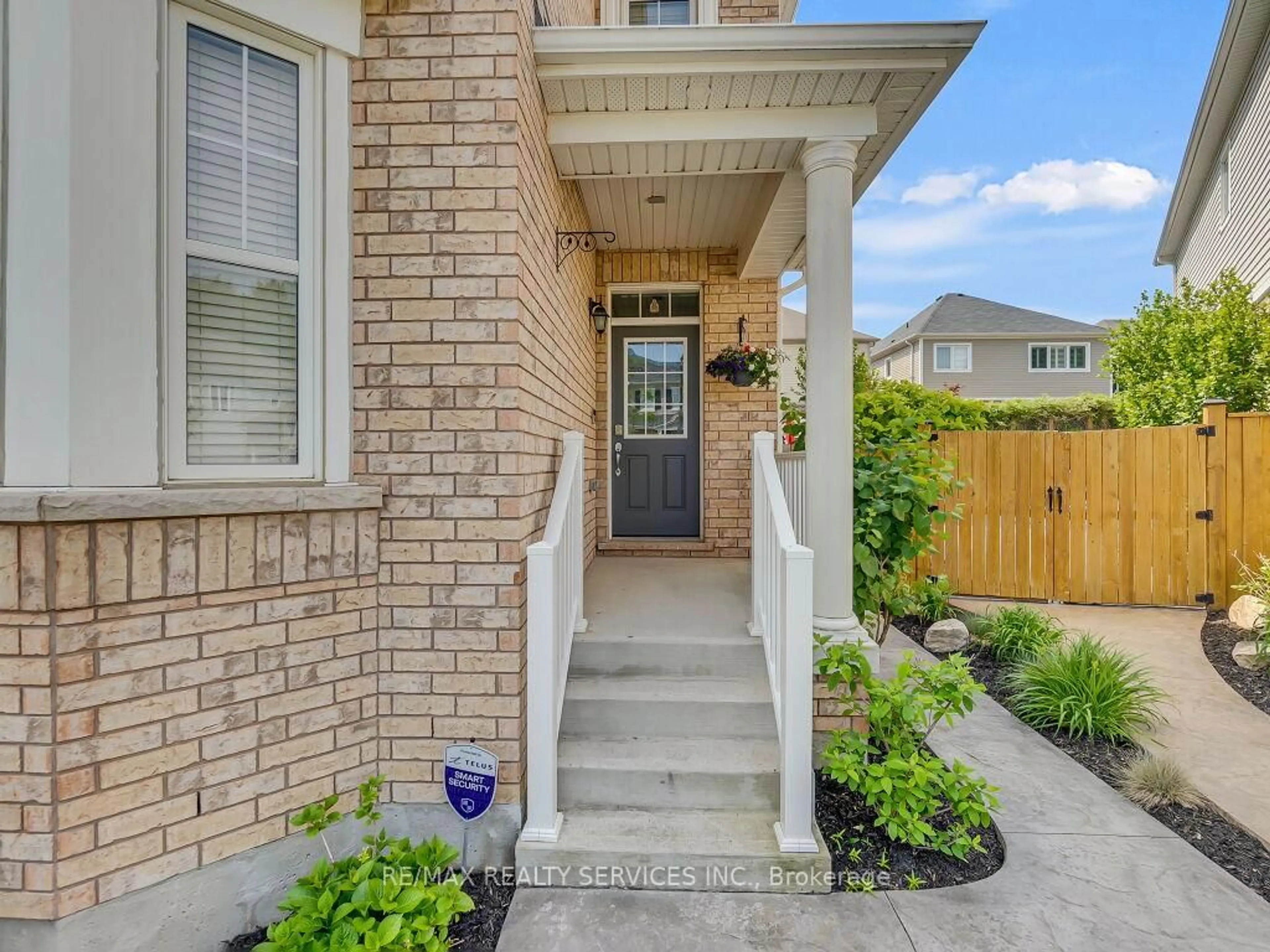 Indoor entryway for 360 Falling Green Cres, Kitchener Ontario N2R 0G4