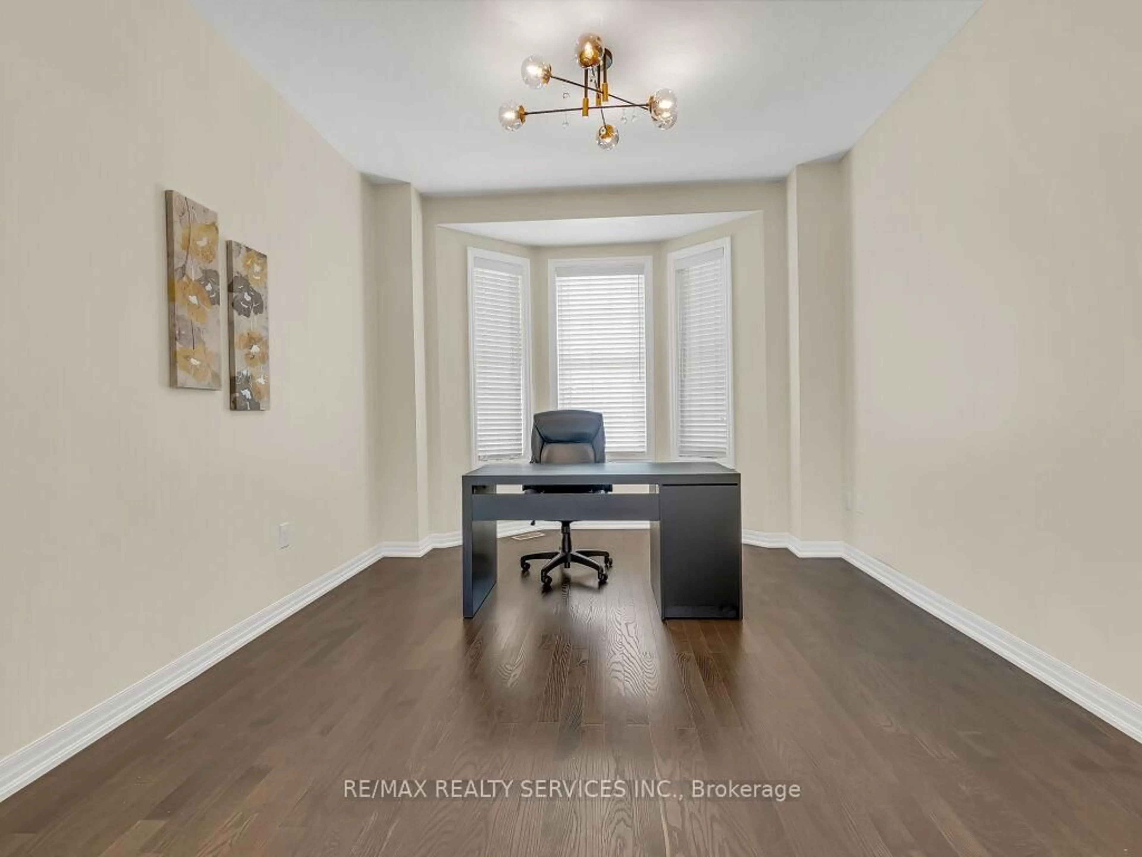 A pic of a room for 360 Falling Green Cres, Kitchener Ontario N2R 0G4