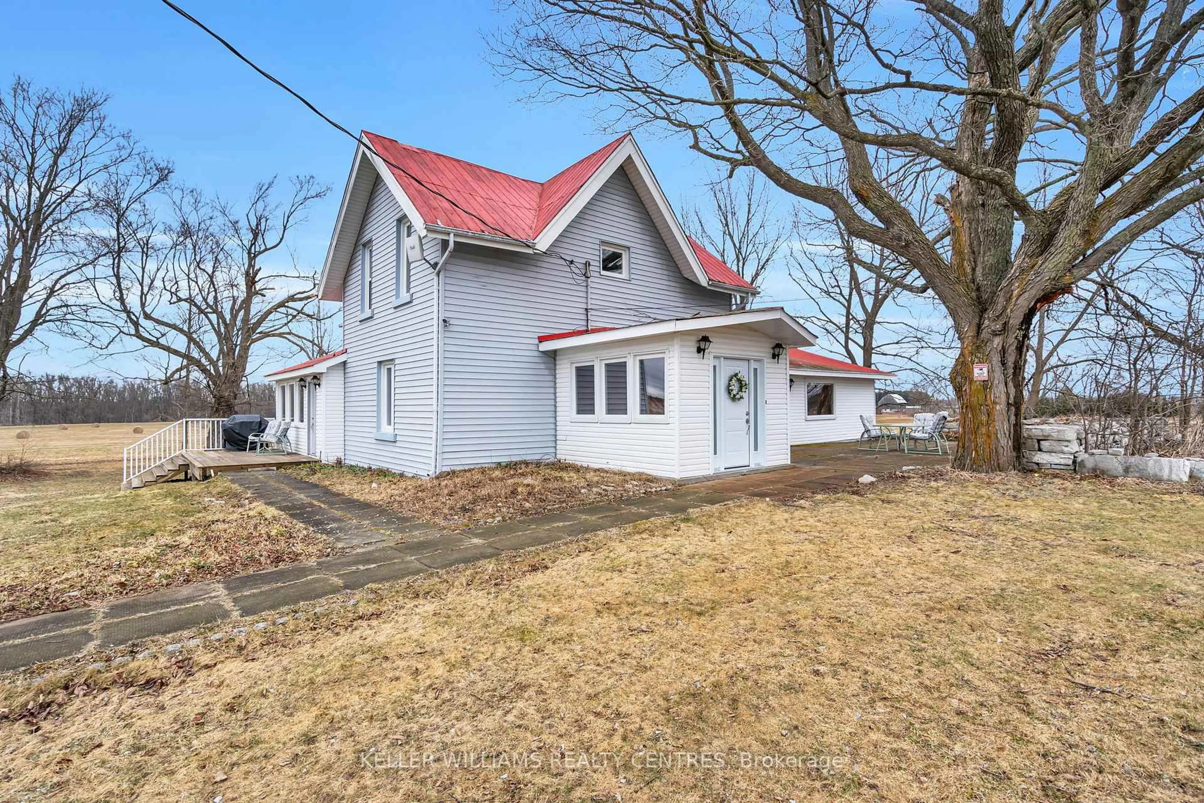 A pic from outside/outdoor area/front of a property/back of a property/a pic from drone, building for 39 Day Dr, Kawartha Lakes Ontario L3V 6H5