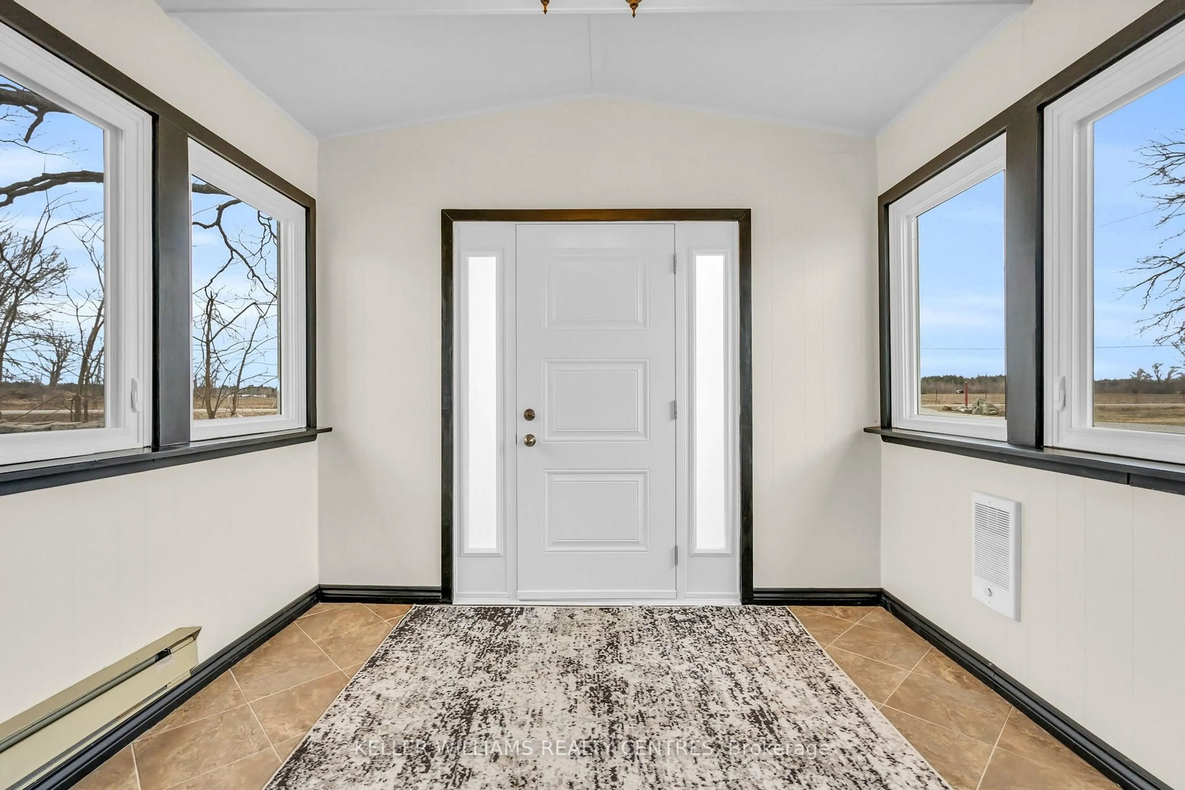 Indoor entryway for 39 Day Dr, Kawartha Lakes Ontario L3V 6H5