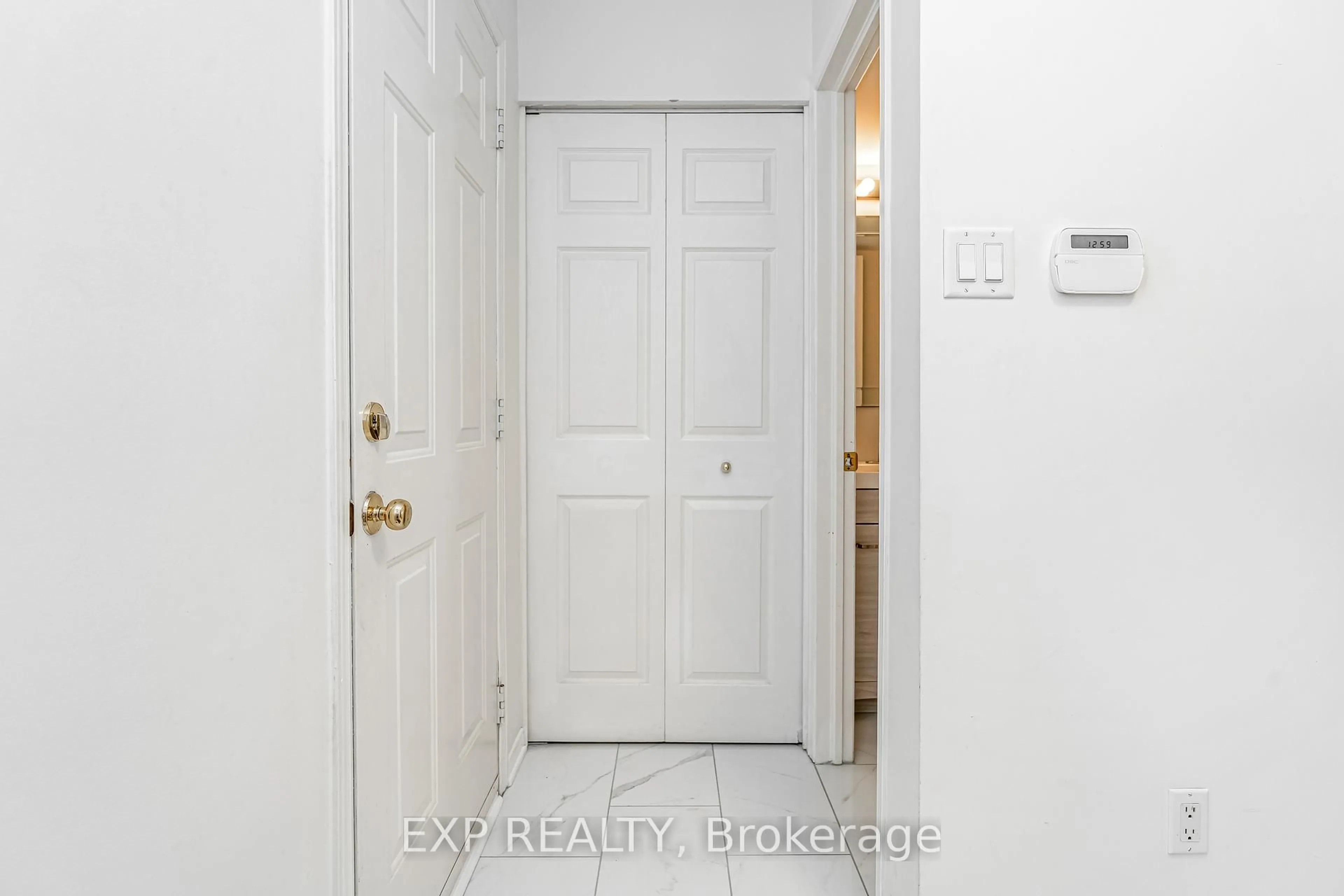 Indoor entryway for 77 Scout St, Ottawa Ontario K2C 4C9