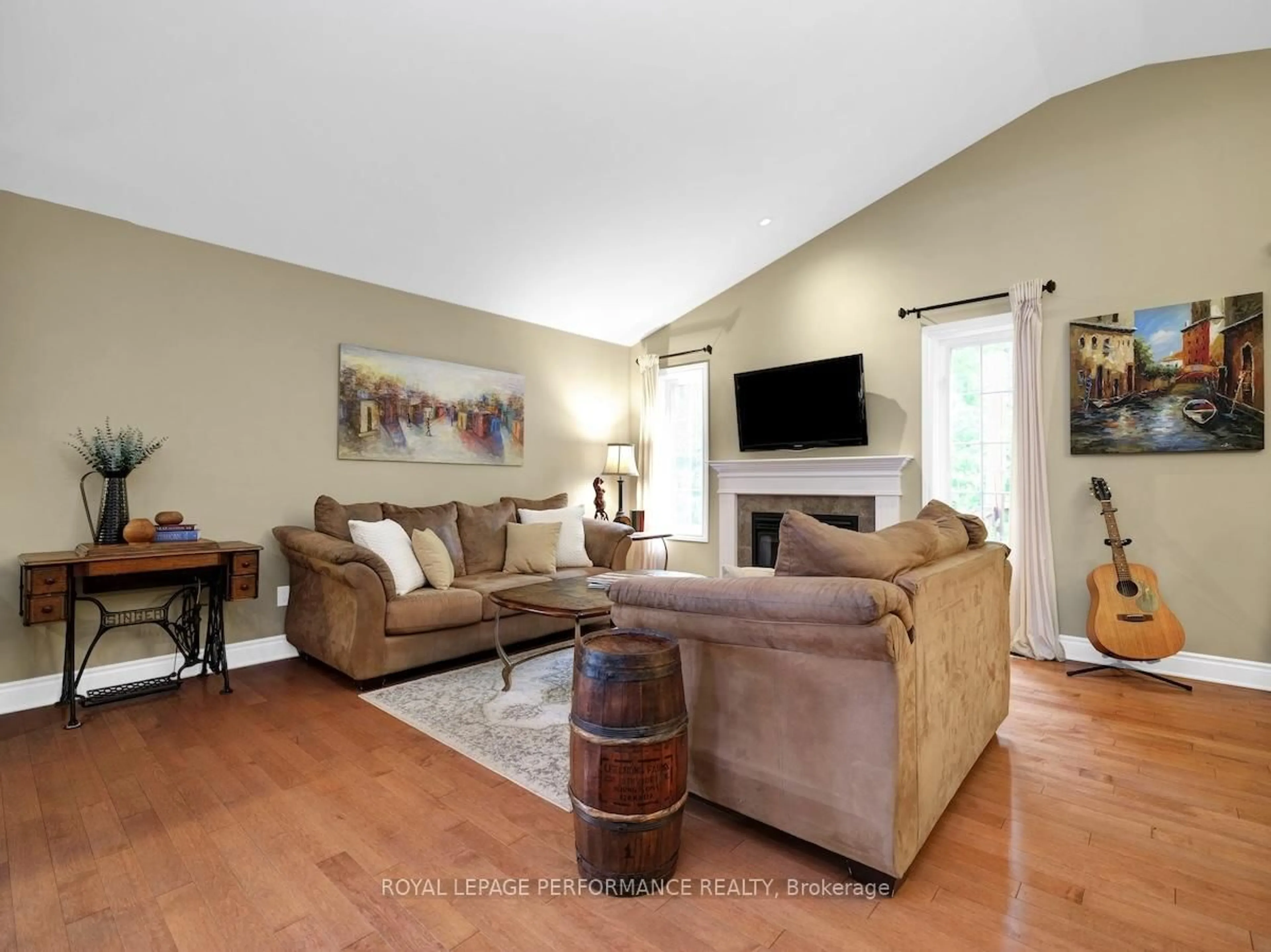 Living room with furniture, unknown for 128 Station Tr, Russell Ontario K4R 0A3