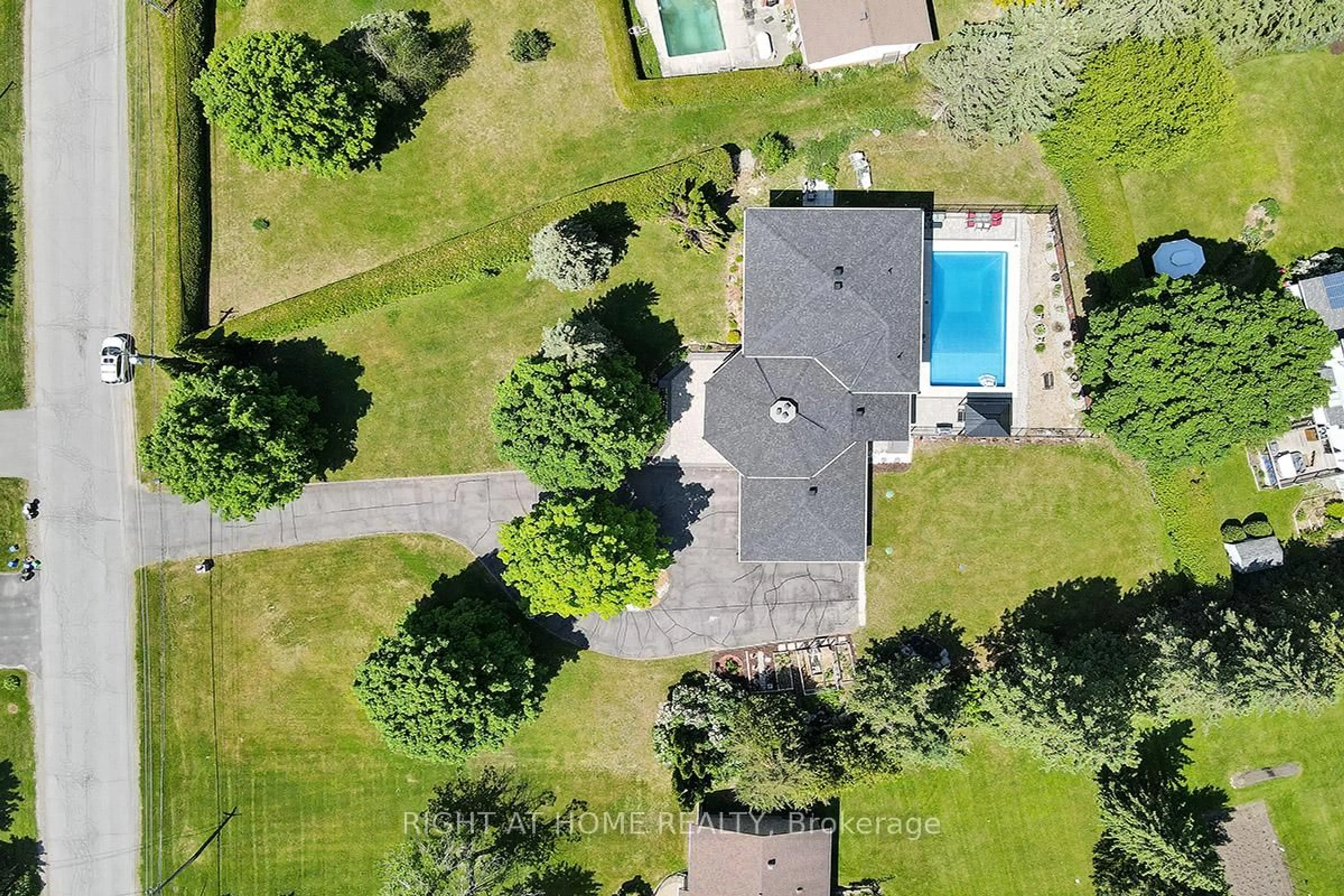 A pic from outside/outdoor area/front of a property/back of a property/a pic from drone, unknown for 25 Bren Maur Rd, Ottawa Ontario K2J 3Z7