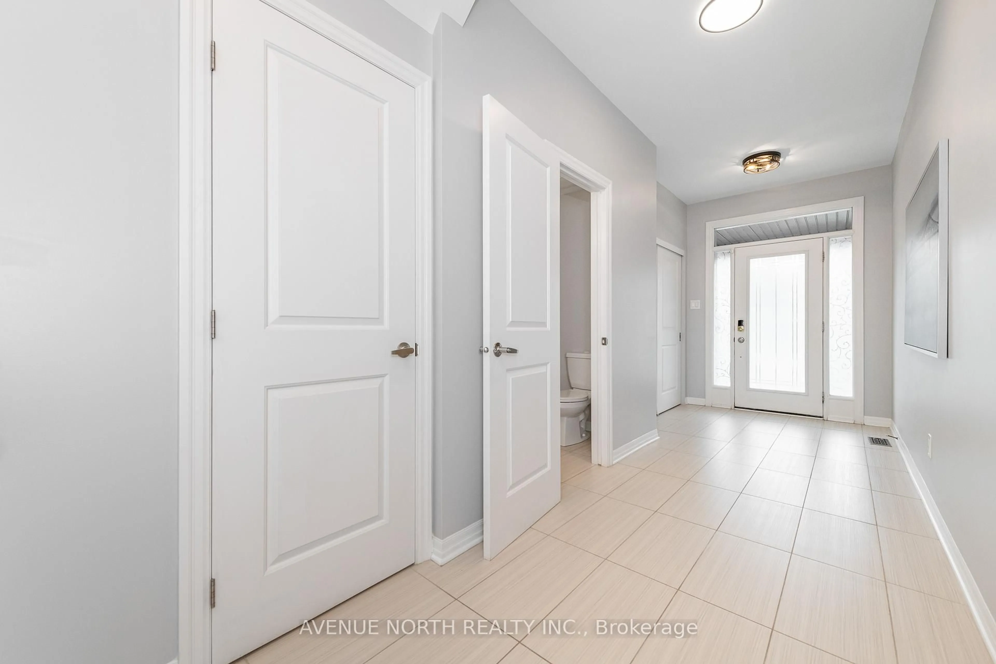 Indoor entryway for 204 Nightfall St, Ottawa Ontario K4M 0C2
