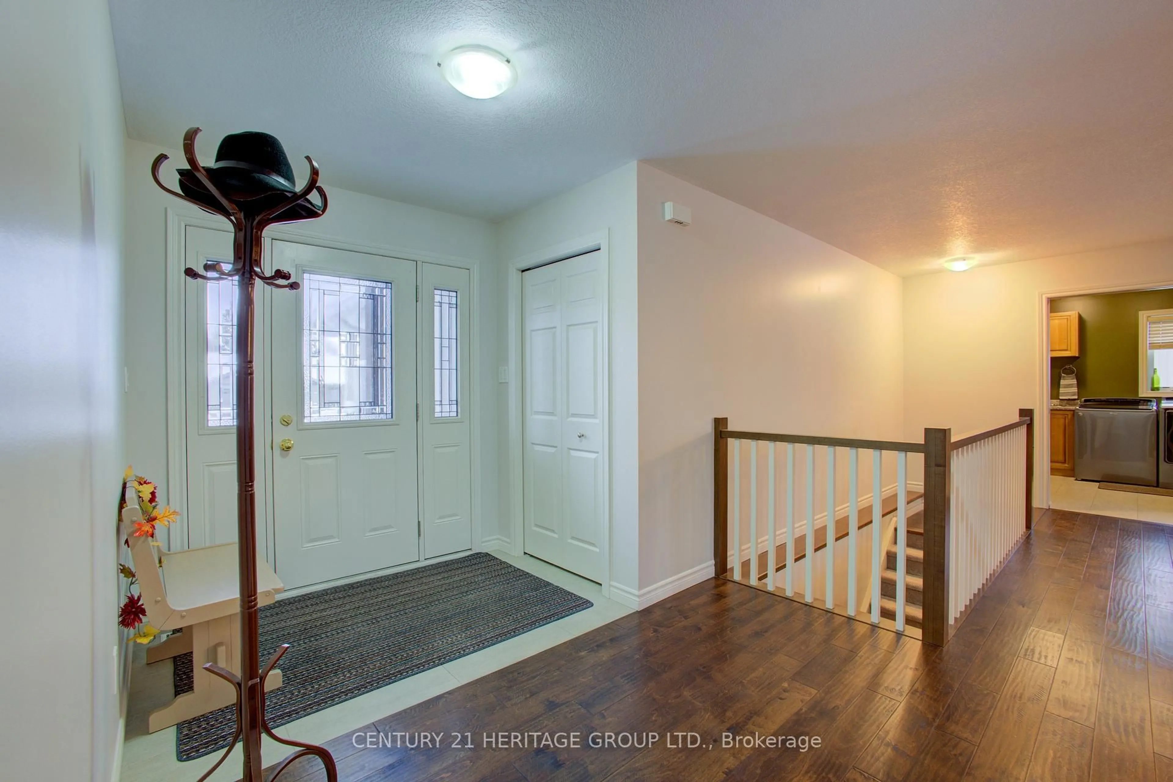 Indoor entryway for 109 Tuffy Macdougall Crt, Minto Ontario N0G 1Z0