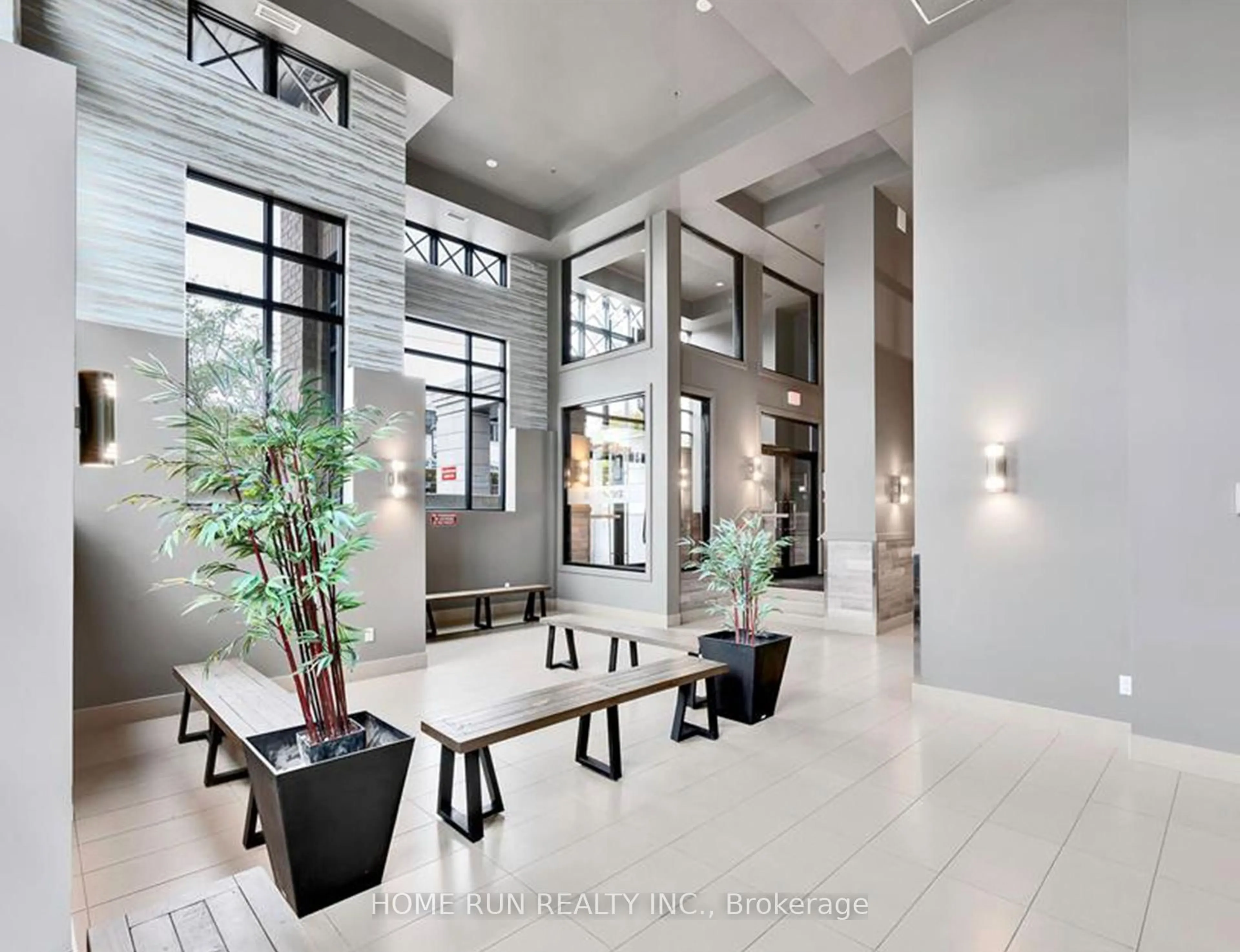 Indoor foyer for 429 Kent St #323, Ottawa Ontario K2P 1B5