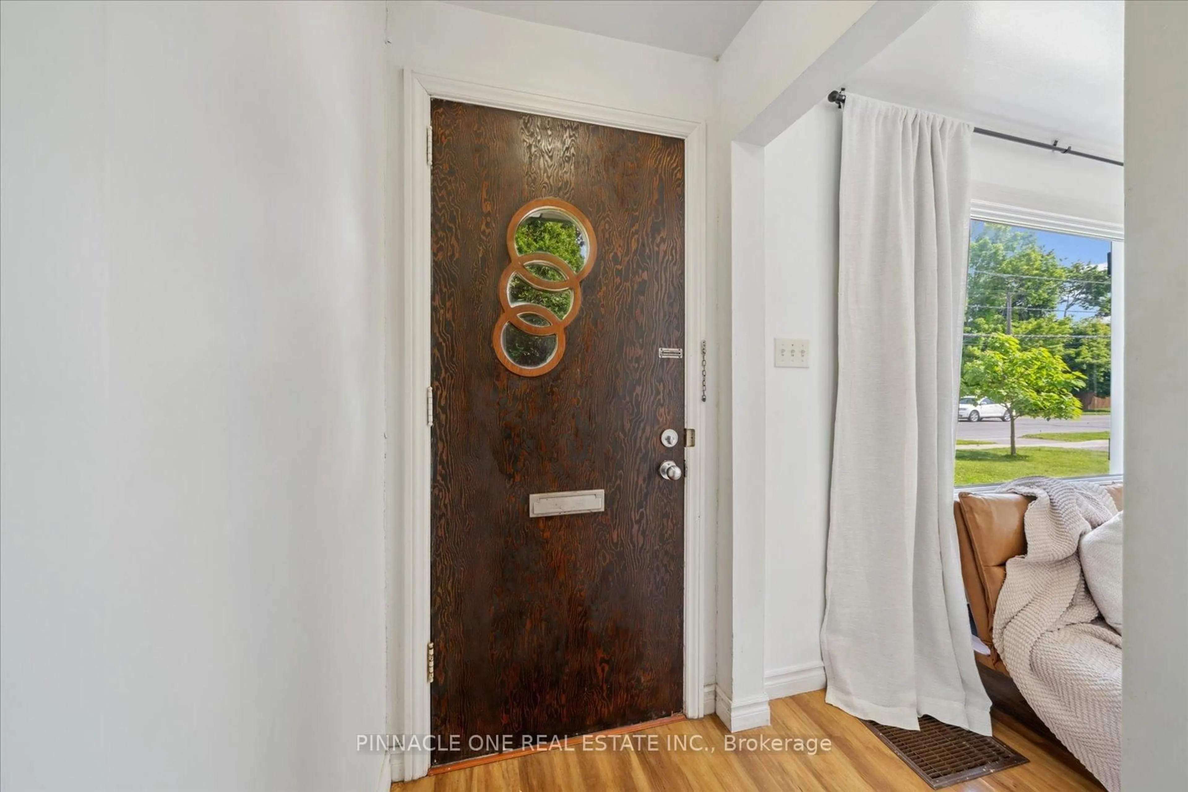 Indoor entryway for 425 Parkhill Rd, Peterborough Central Ontario K9H 3J2