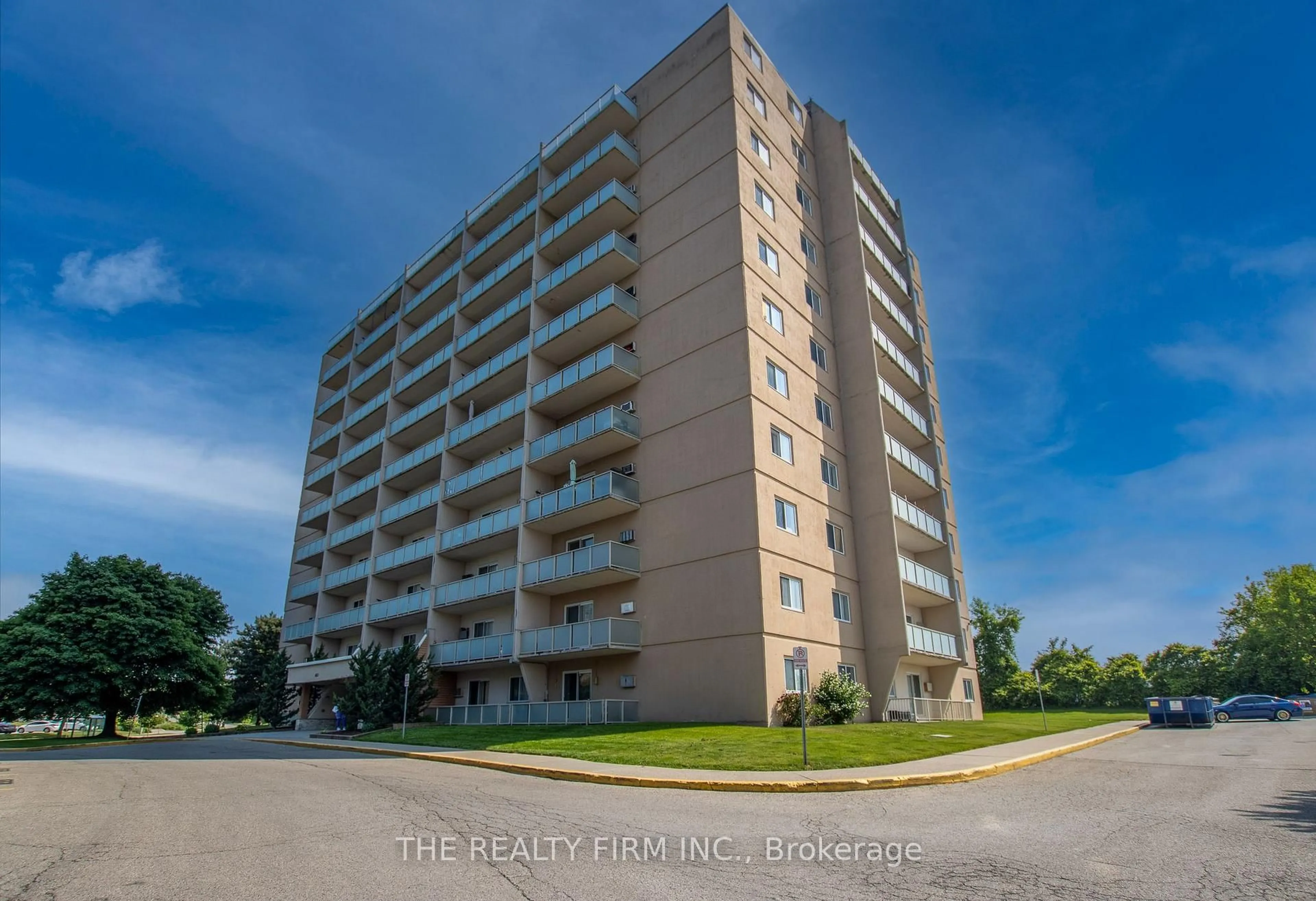 A pic from outside/outdoor area/front of a property/back of a property/a pic from drone, building for 583 Mornington Ave #602, London East Ontario N5Y 3E9