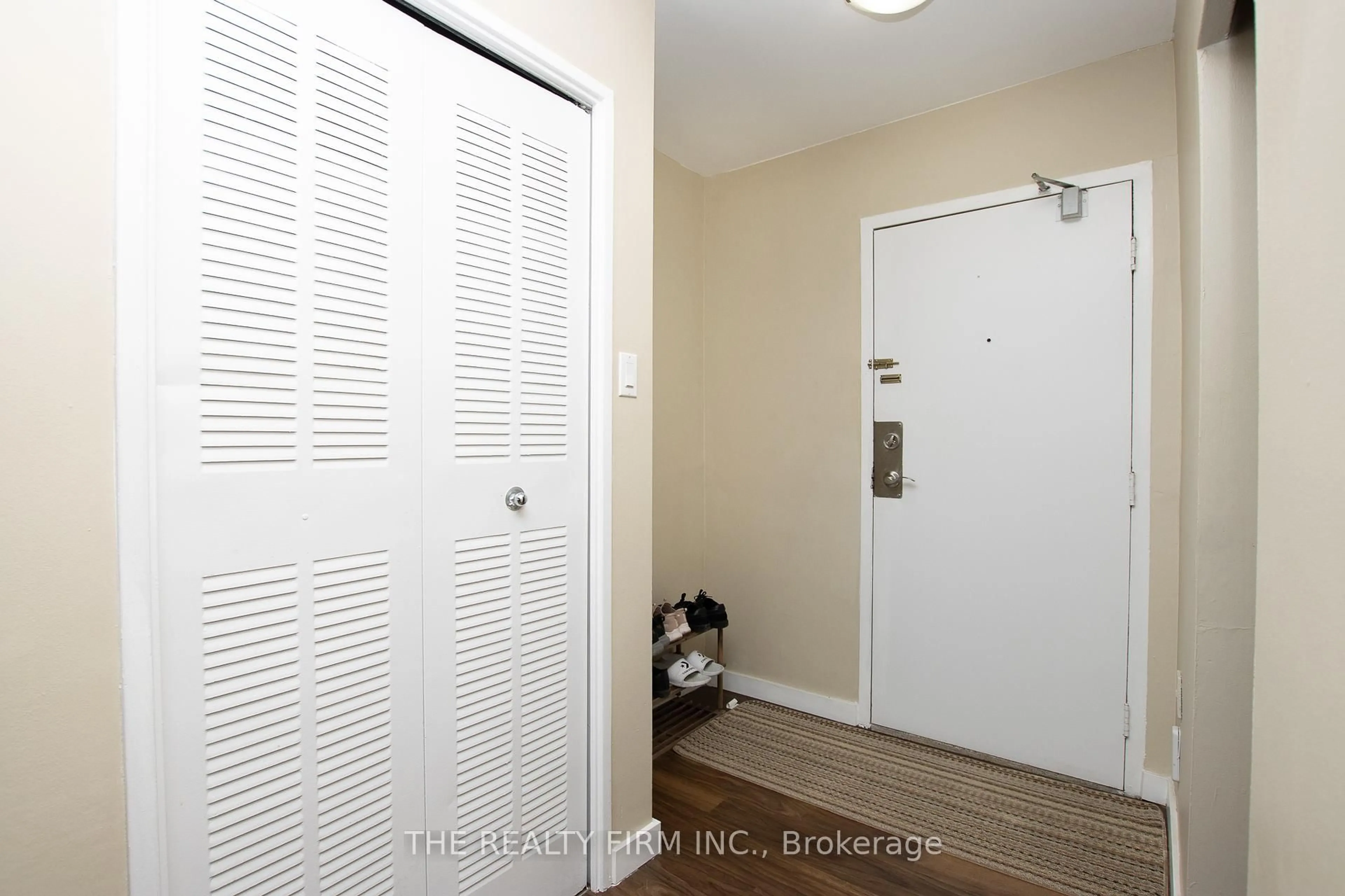 Indoor entryway for 583 Mornington Ave #602, London East Ontario N5Y 3E9