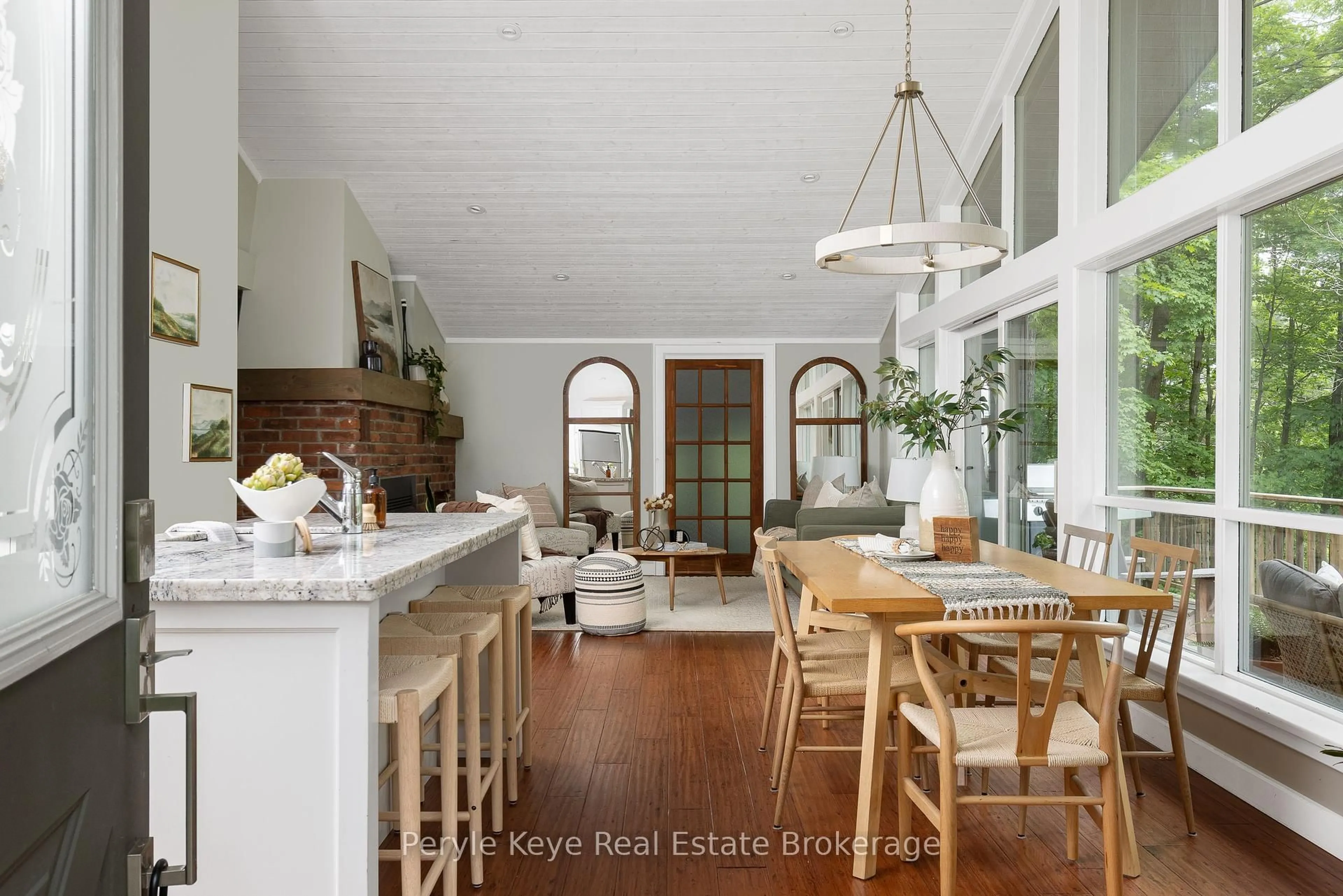 Open concept kitchen, unknown for 33 King St, Bracebridge Ontario P1L 1H4