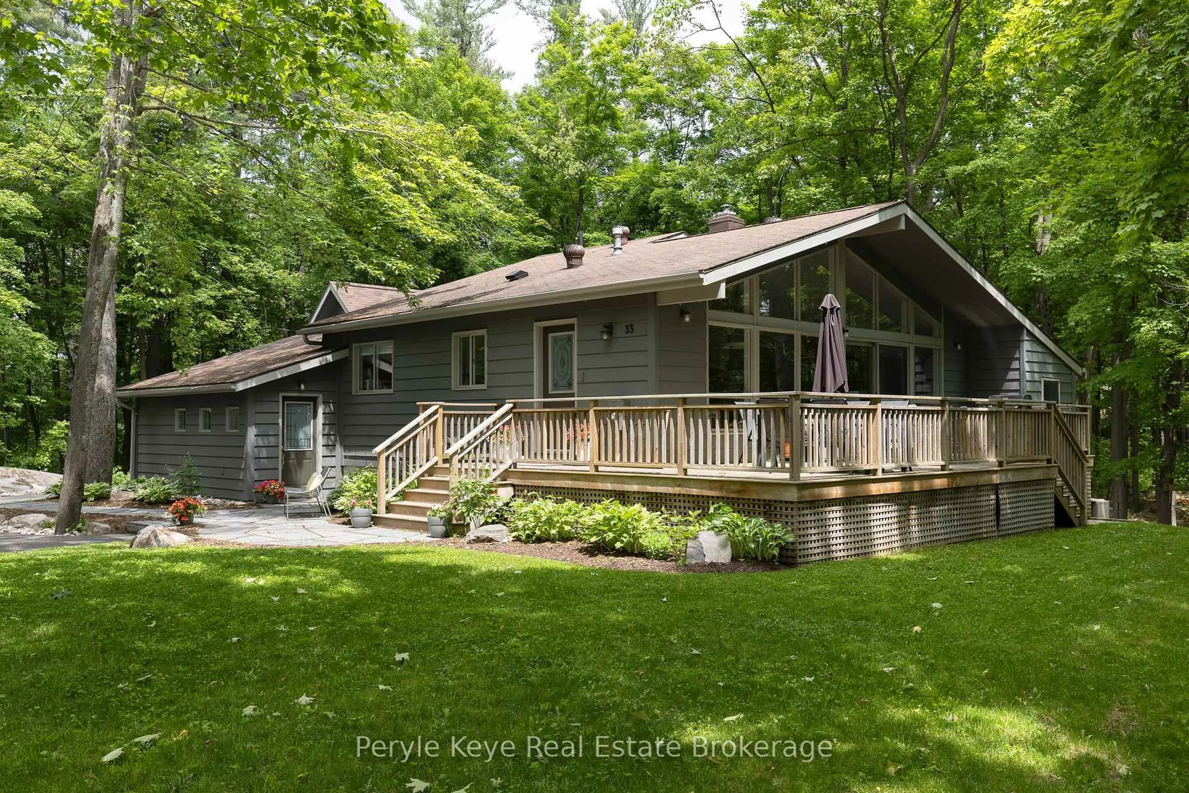 Unknown for 33 King St, Bracebridge Ontario P1L 1H4
