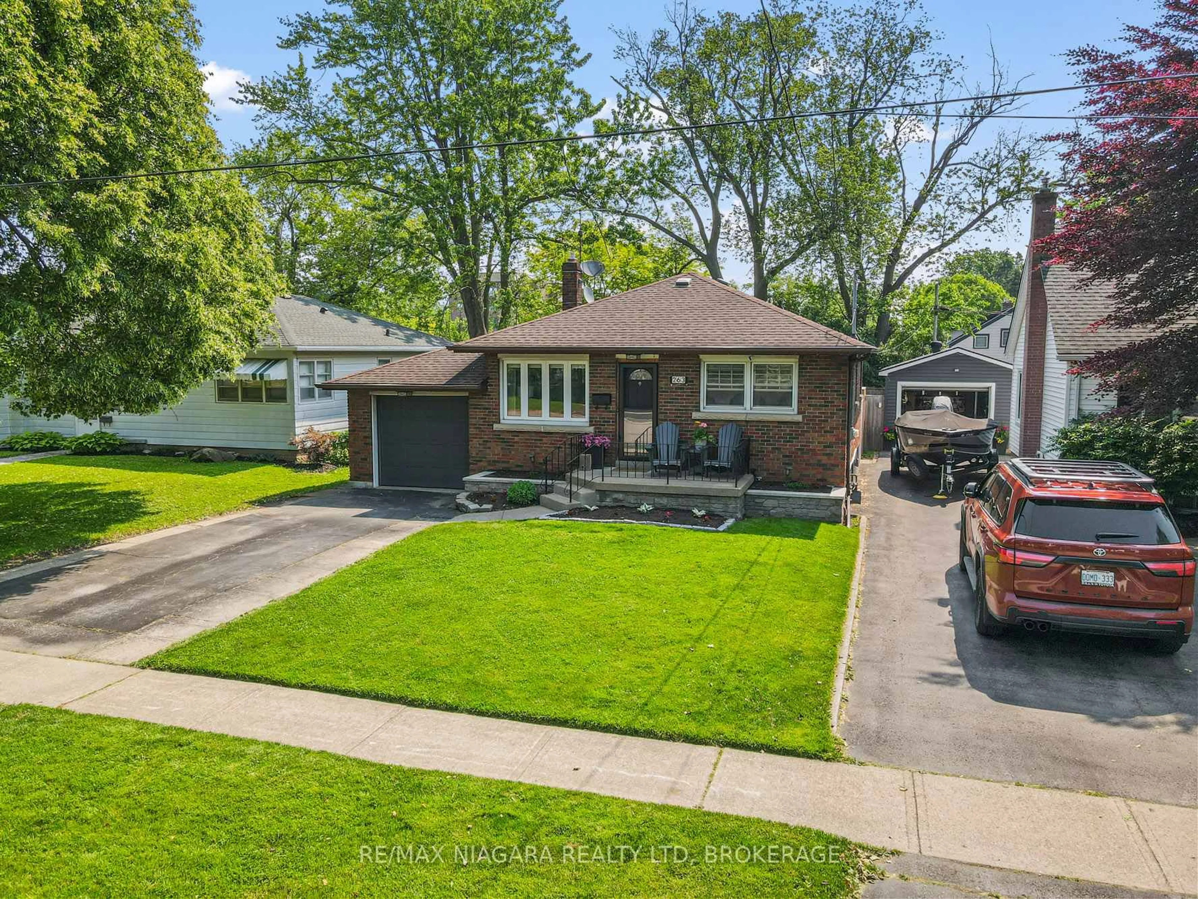 A pic from outside/outdoor area/front of a property/back of a property/a pic from drone, street for 263 North St, Fort Erie Ontario L2A 3R9