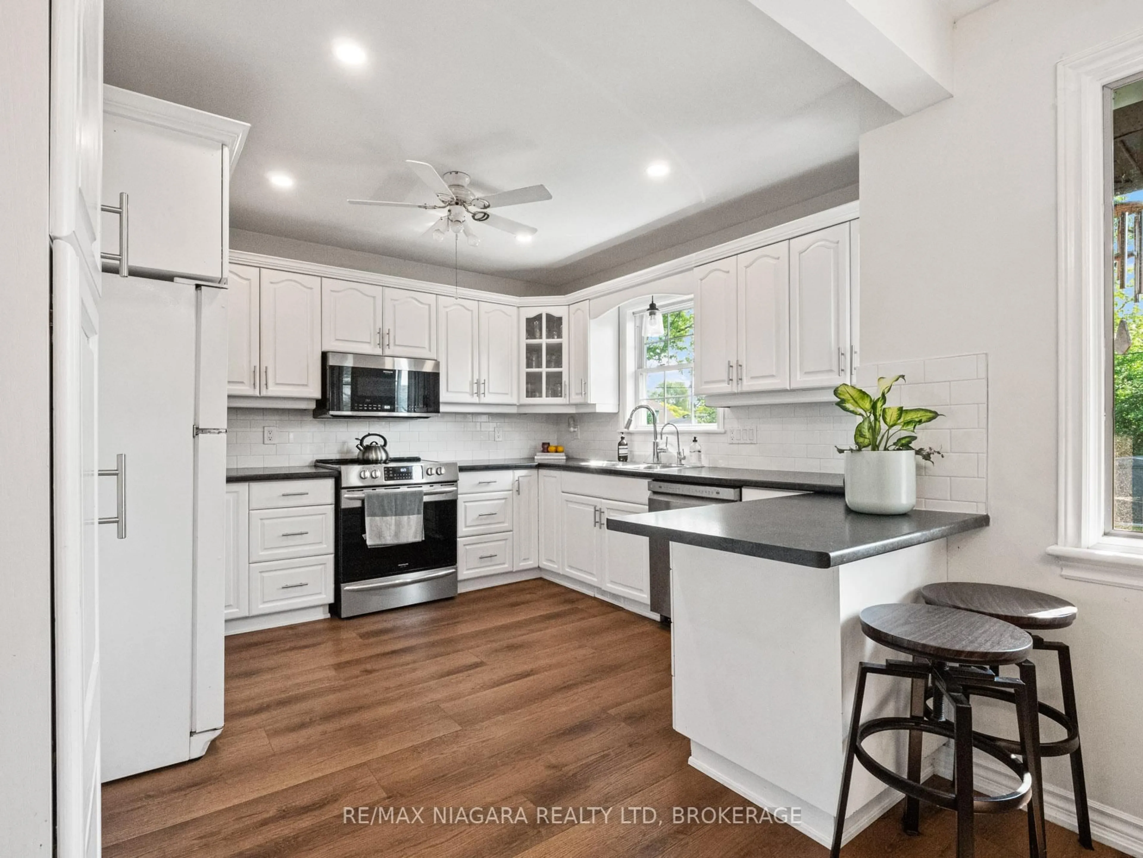 Open concept kitchen, ceramic/tile floor for 263 North St, Fort Erie Ontario L2A 3R9
