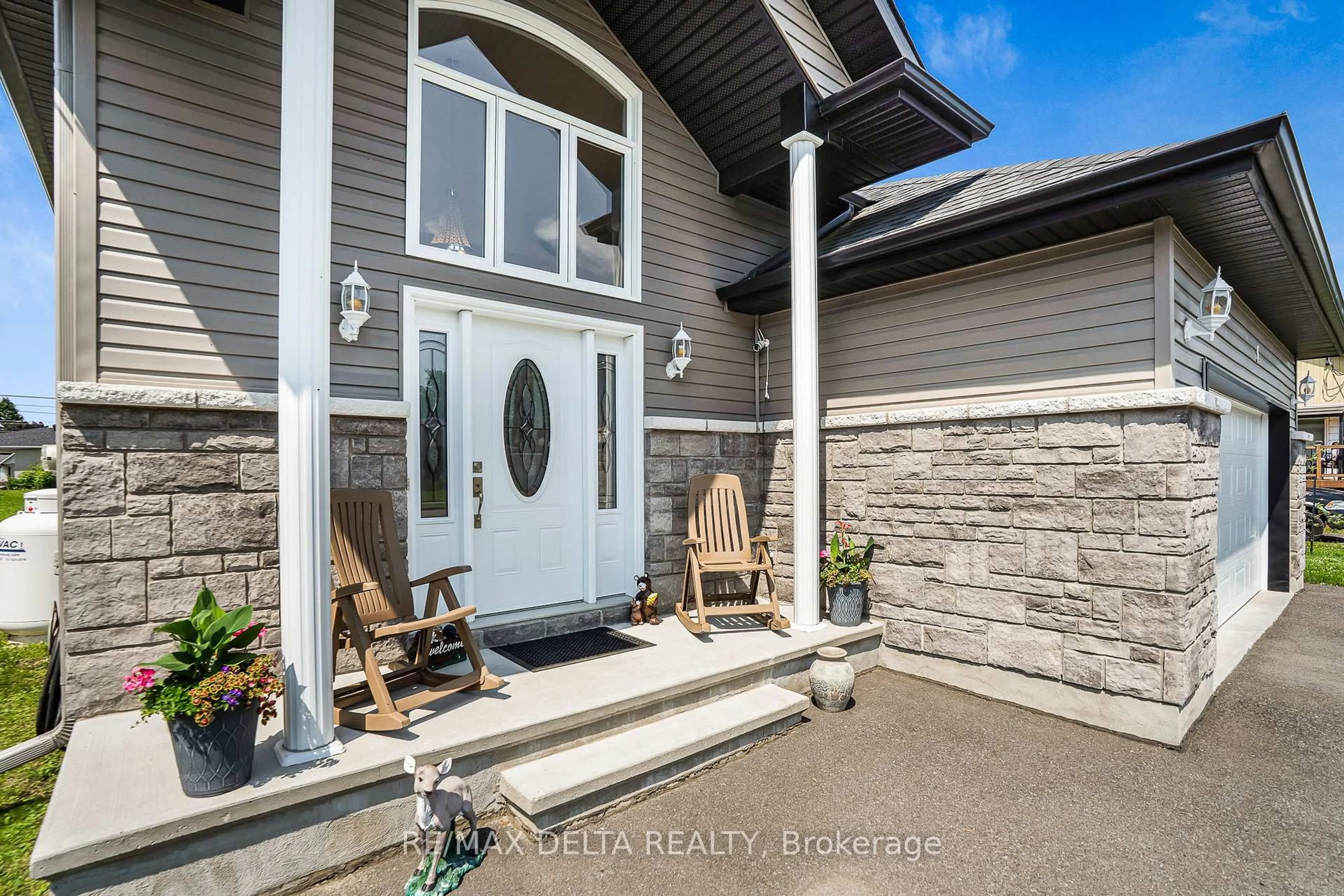 Indoor entryway for 5 Lamoureux St, The Nation Ontario K0C 2B0