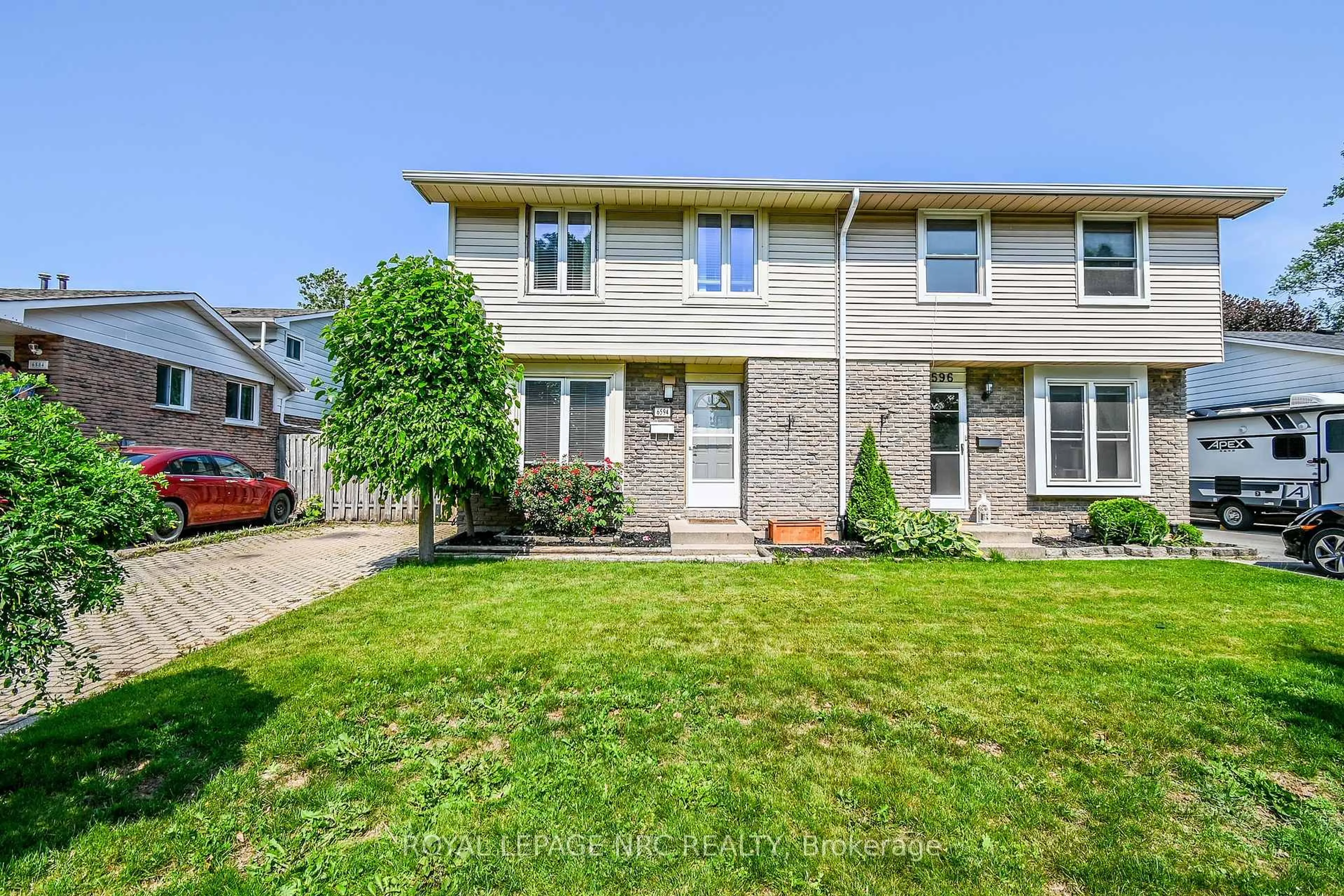 Home with vinyl exterior material, street for 6594 Pitton Rd, Niagara Falls Ontario L2H 1Z8