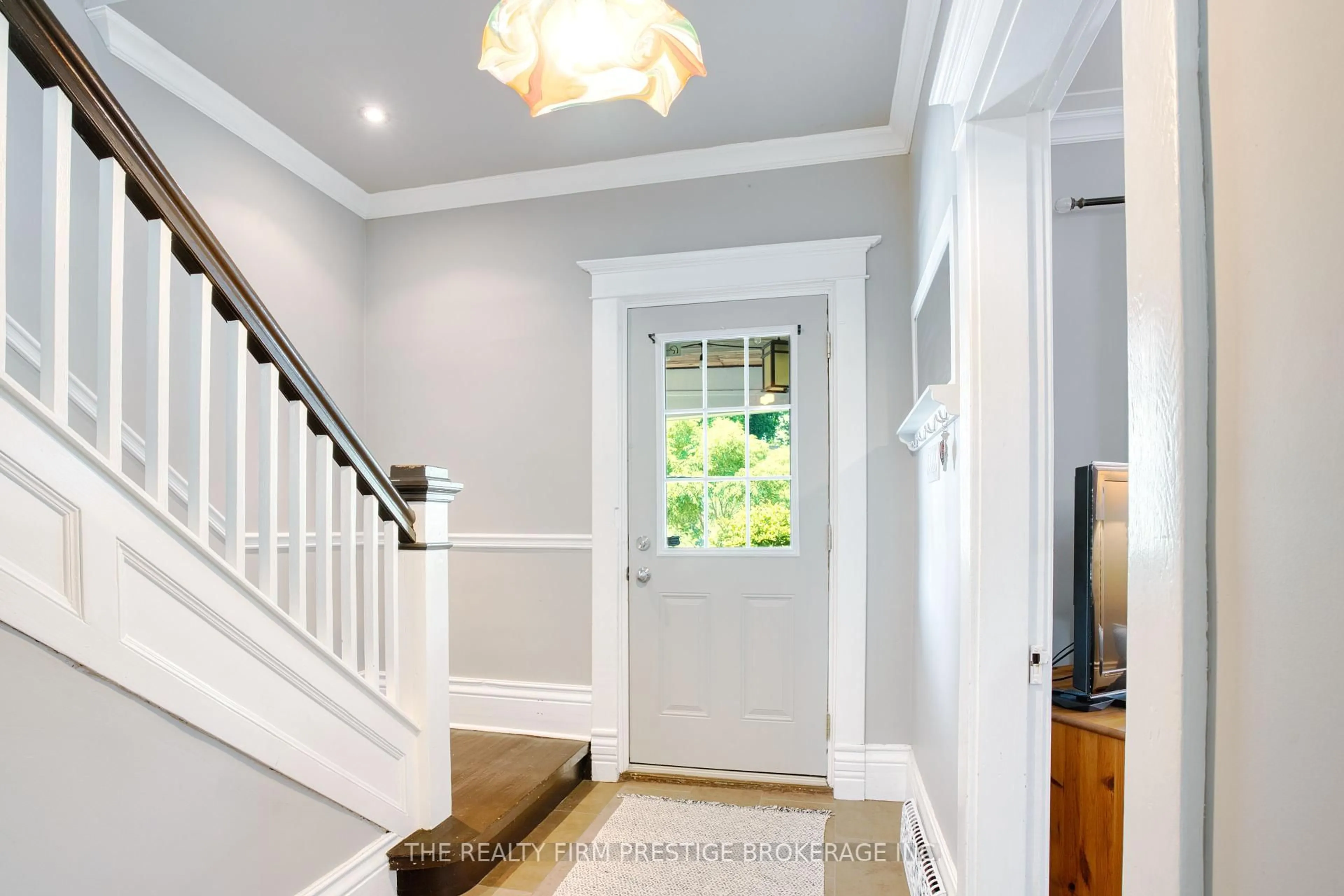 Indoor entryway for 42 Evergreen Ave, London South Ontario N6J 1A5